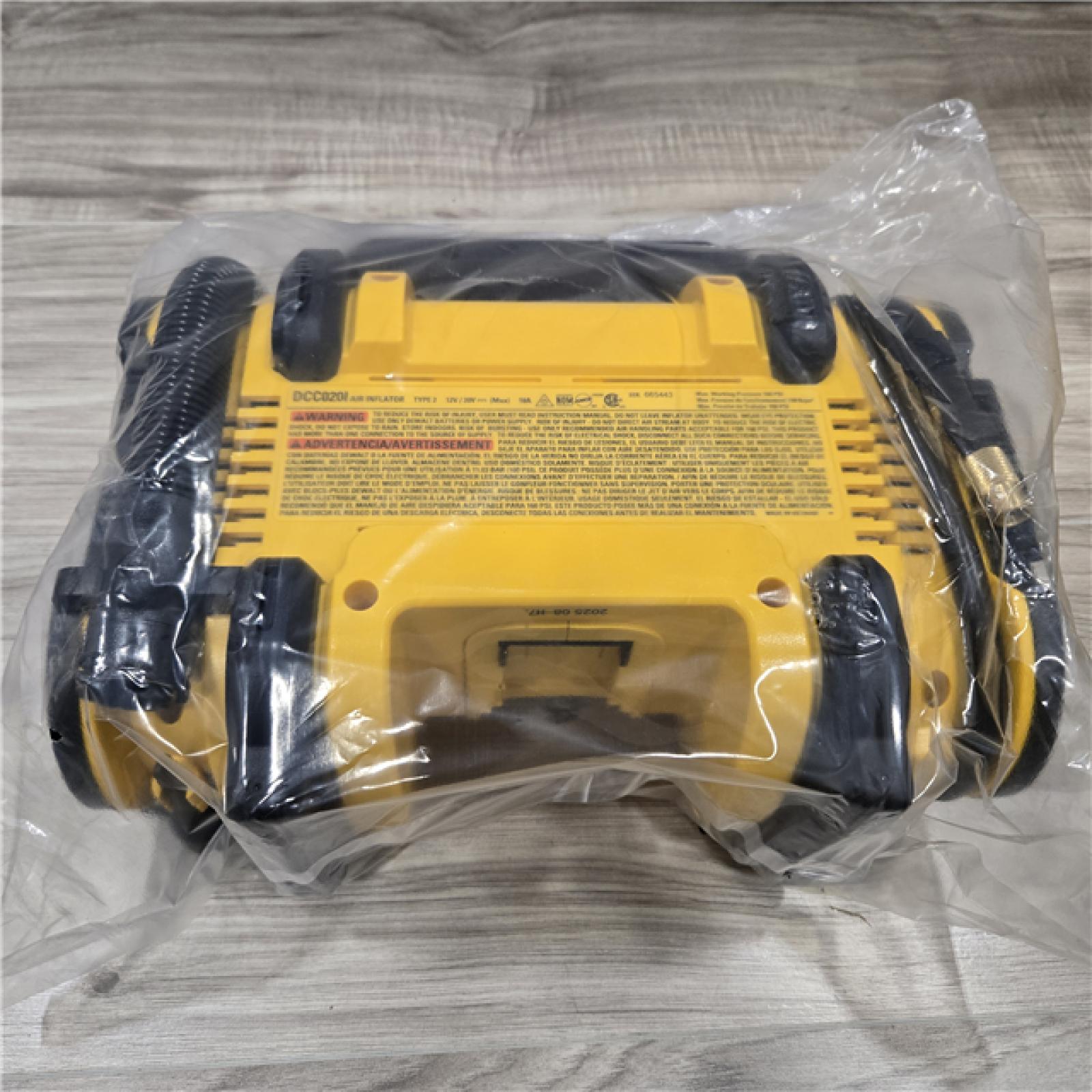 LIKE NEW! - DEWALT  20V MAX Inflator (Tool Only)
