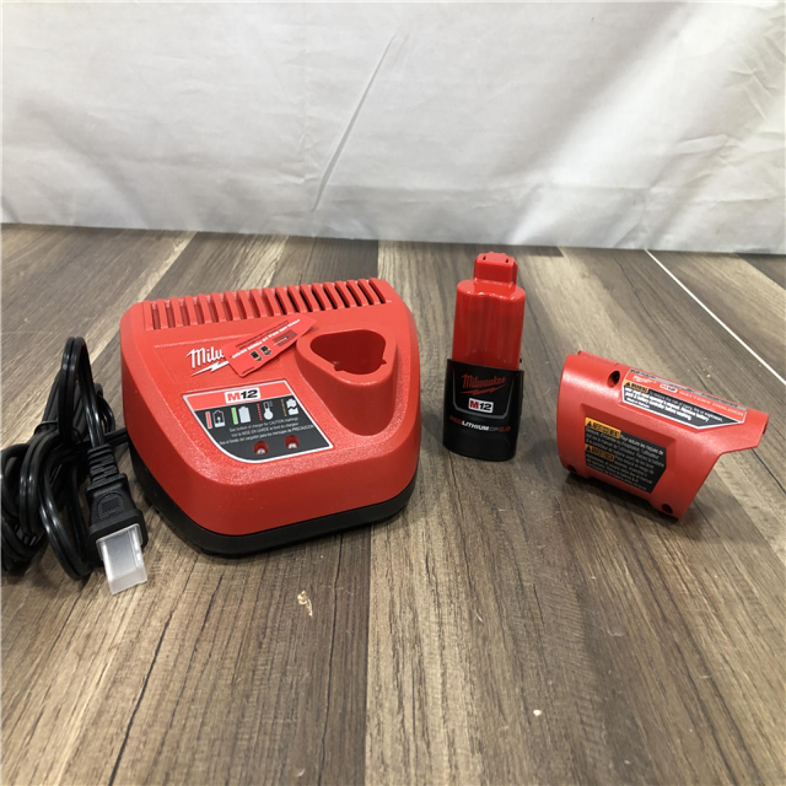 AS-IS Milwaukee Women's Medium  12V Lithium-Ion Cordless AXIS Gray Heated Vest Kit