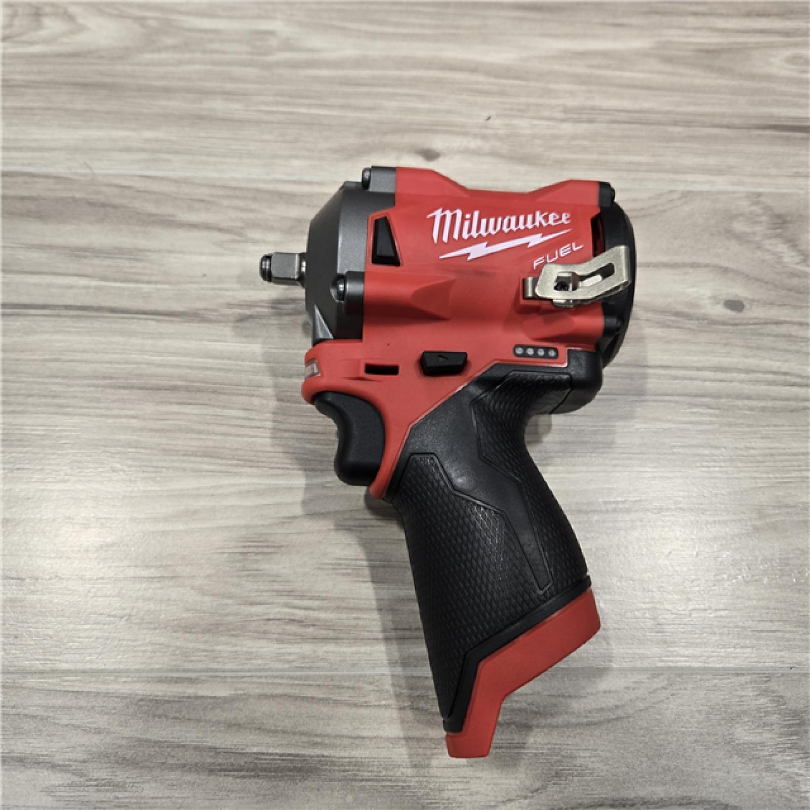 LIKE NEW- Milwaukee 2554-22 M12 FUEL Stubby 3/8 in. Impact Wrench Kit (2 Ah/4 Ah)
