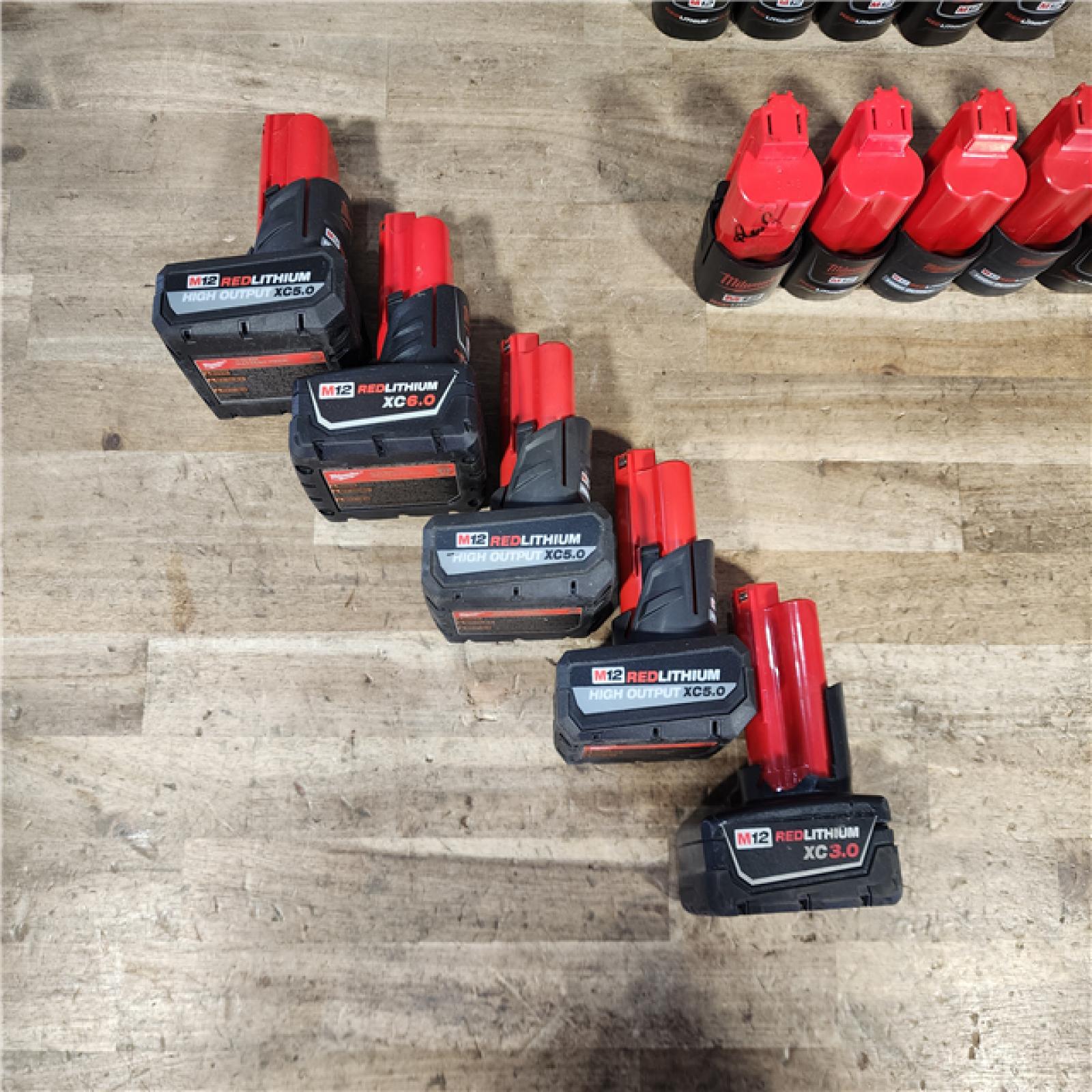 HOUSTON LOCATION - AS-IS MILWAUKEE BATTERY PACK QTY - 15