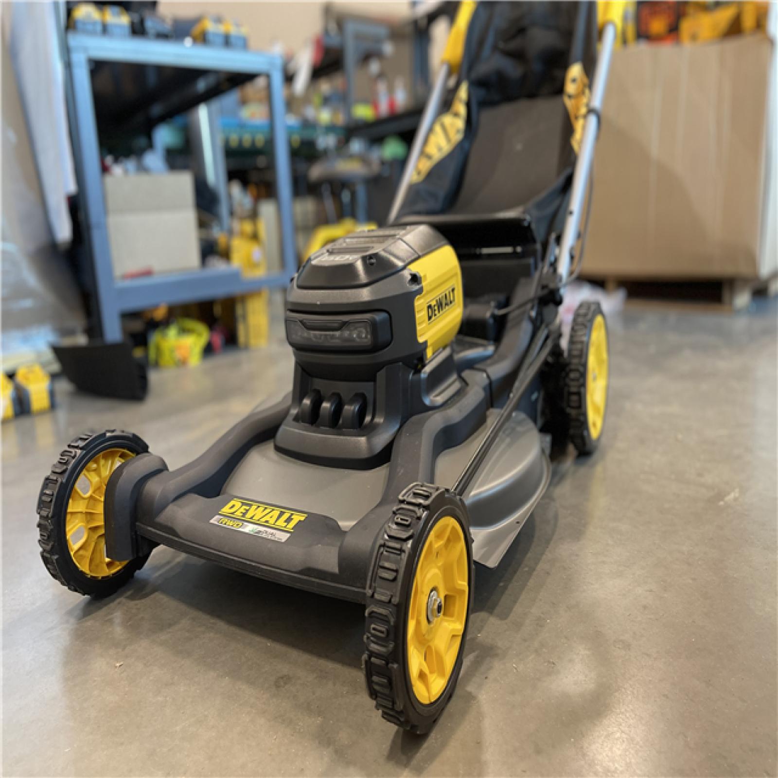 AS-IS - DeWalt FLEXVOLT 2x60V MAX 21 in. Cordless Battery Powered Self Propelled Lawn Mower Kit