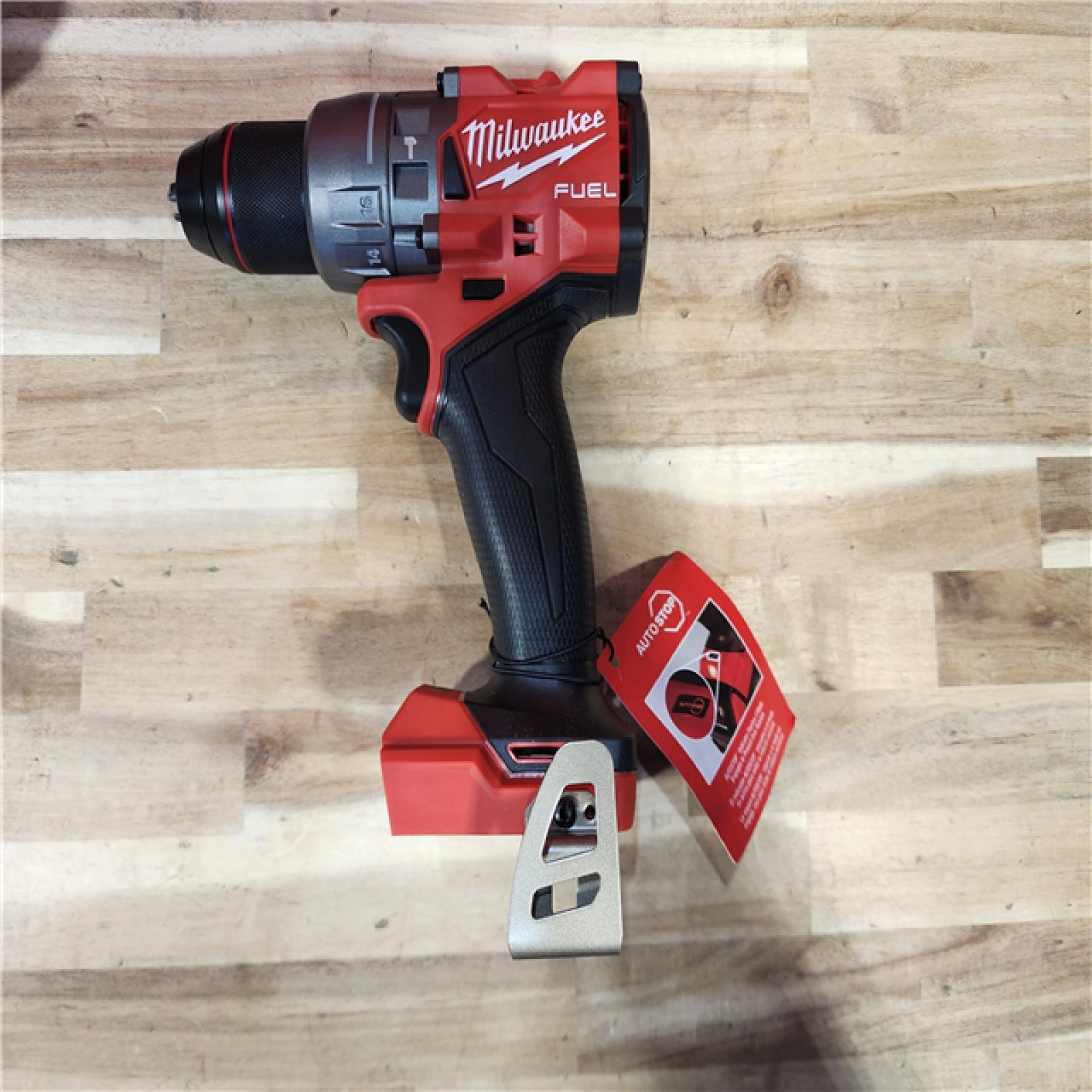 HOUSTON LOCATION - AS-IS (APPEARS LIKE NEW) Milwaukee FUEL 18V Lithium-Ion Brushless Cordless 1/2 in. Hammer Drill Driver Kit