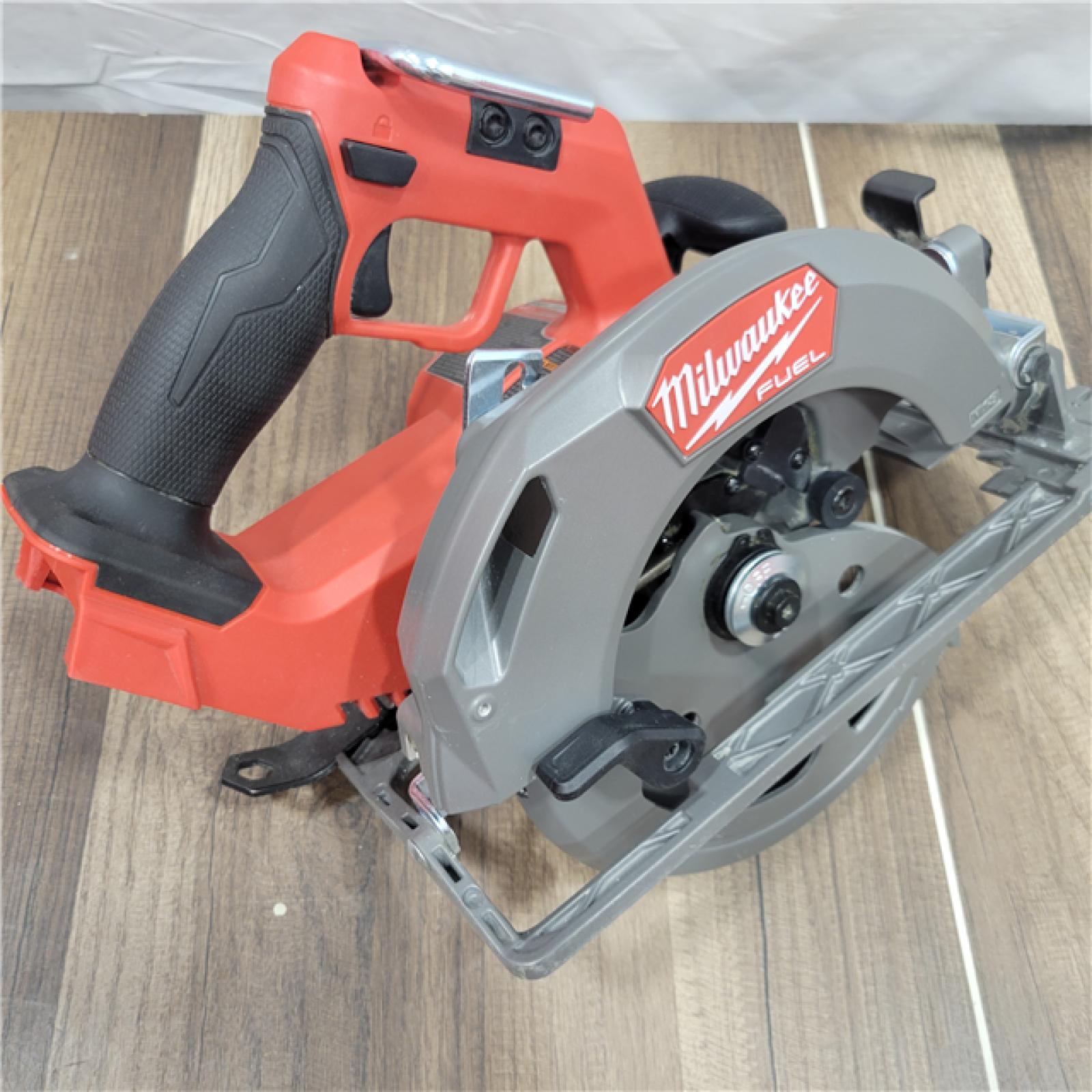 AS-IS Milwaukee Tools M18 FUEL 7-1/4 Circular Saw (Tool Only) 2834-20