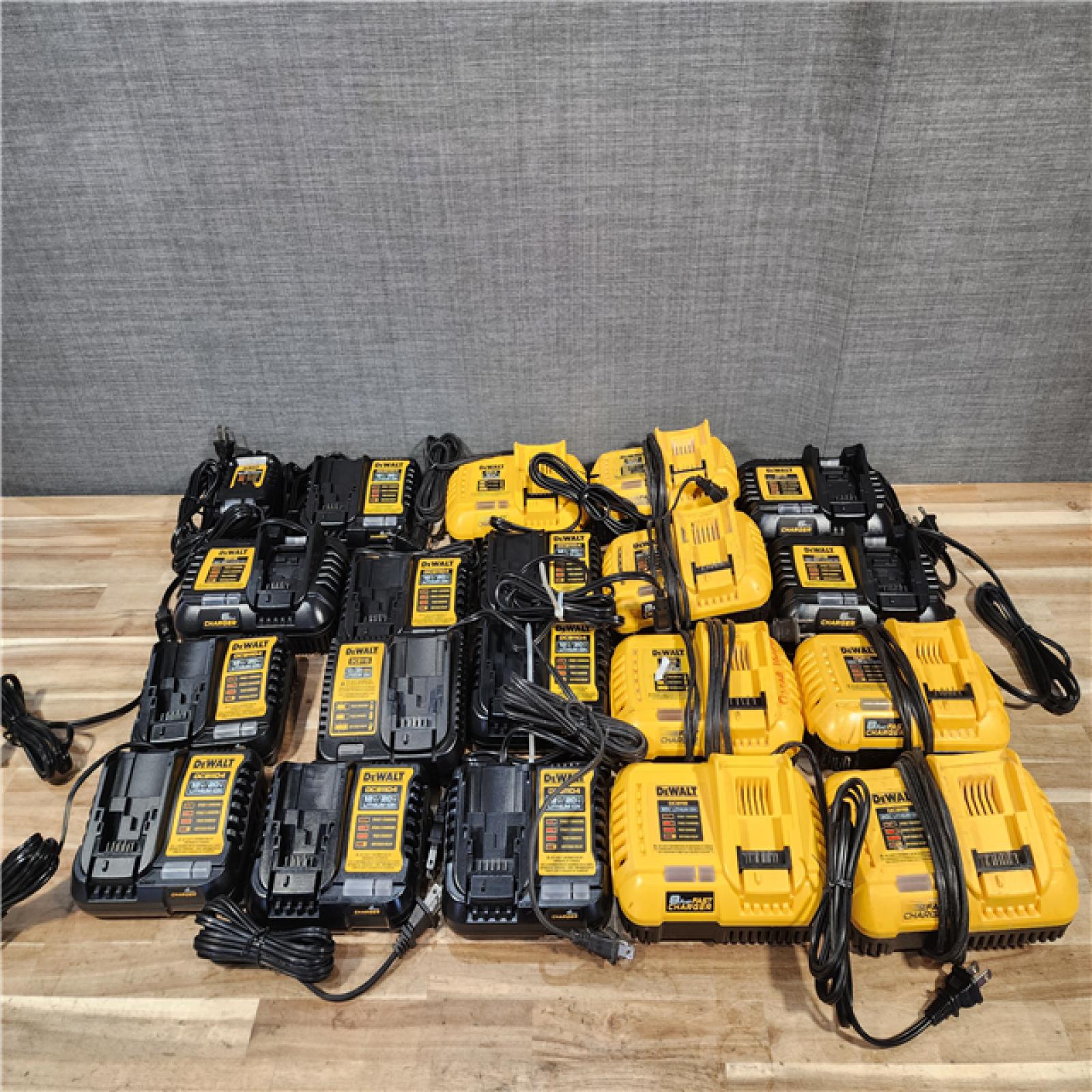 HOUSTON LOCATION - AS-IS DEWALT BATTERY CHARGER PACK QTY - 20