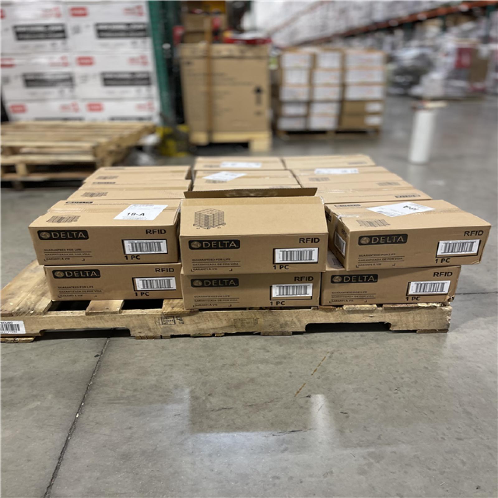 DALLAS LOCATION - DELTA Shower Head & Hand Shower 1.75 GPM 4-Setting in Chrome PALLET-(22 UNITS)