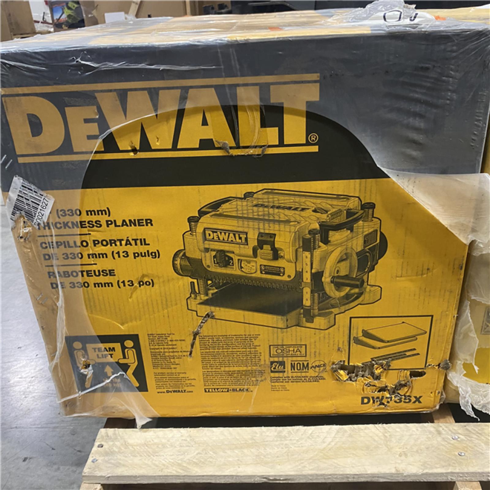 Dallas Location - NEW- DEWALT 13 2 Speed 3-Knife Thickness Planer
