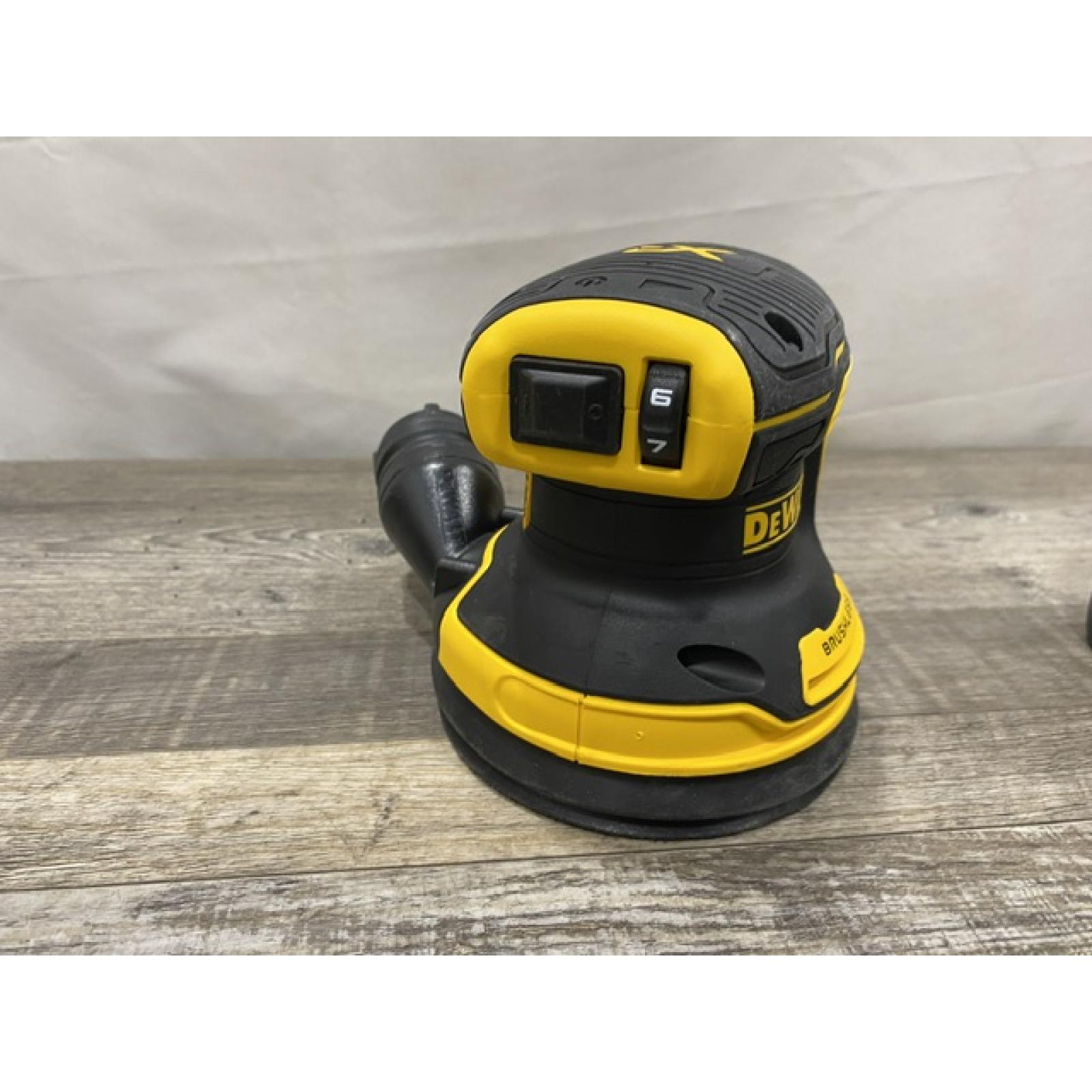 AS-IS DEWALT 20V MAX XR Cordless Brushless 5 in. Random Orbital Sander Kit