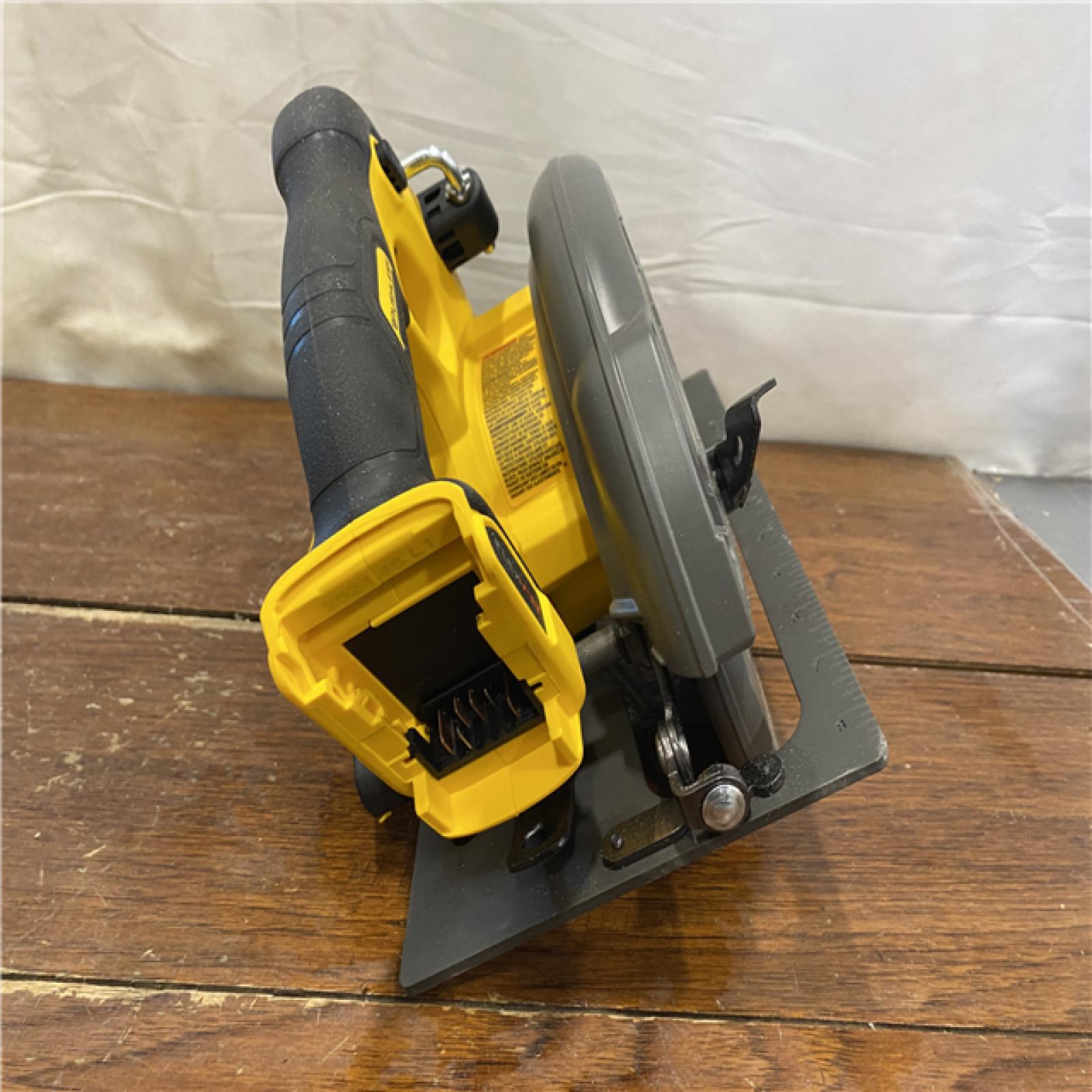 AS-IS DeWALT Flexvolt Max 7-1/4  60V Brushless Circular Saw DCS578B
