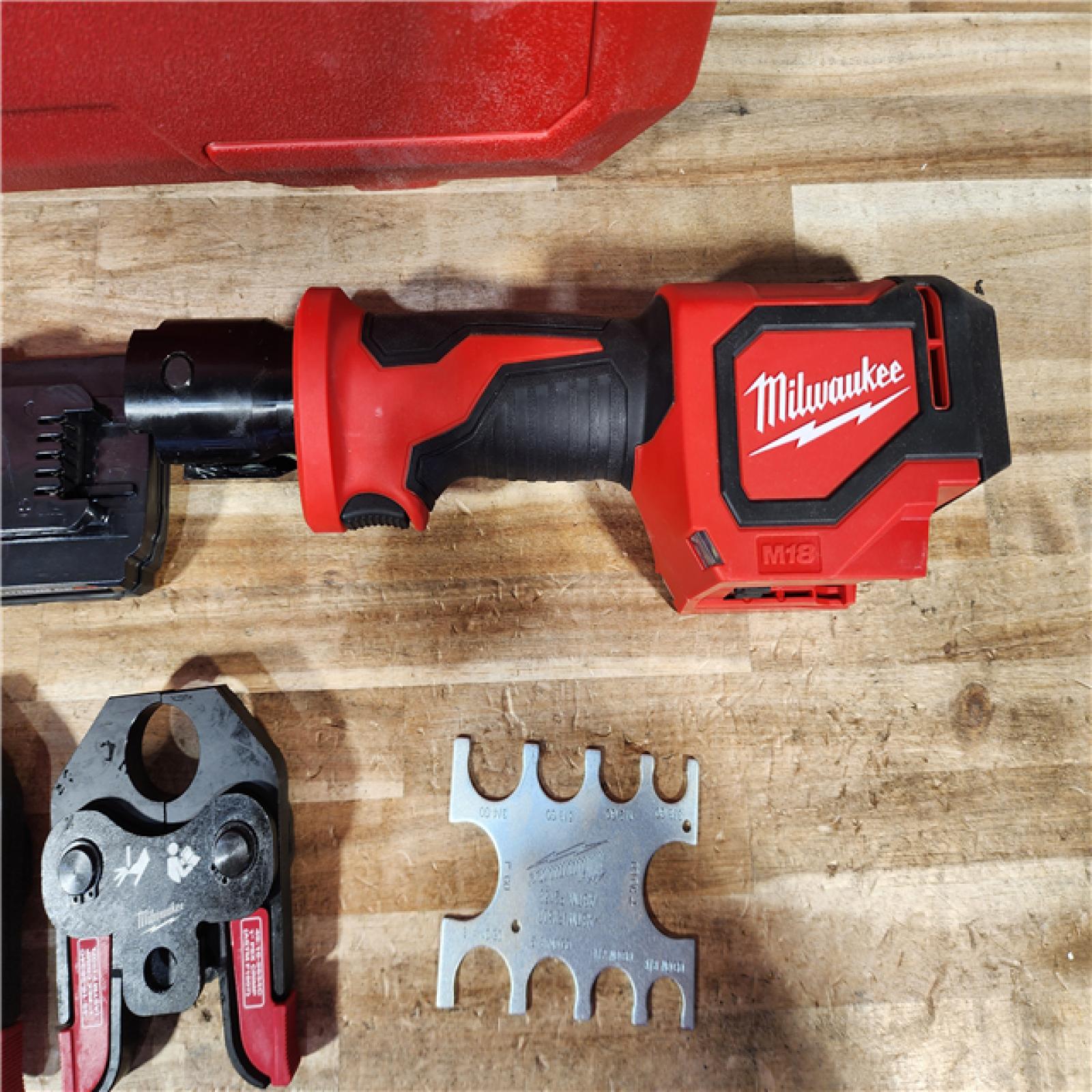 HOUSTON LOCATION - AS - IS Milwaukee 18V Lithium-Ion Cordless Short Throw Press Tool with 3 PEX Crimp Jaws Kit