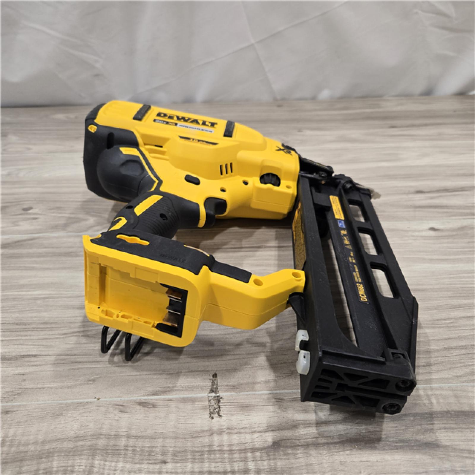 AS-IS DEWALT 20V MAX XR 16-Gauge Cordless Finish Nailer (Tool Only)