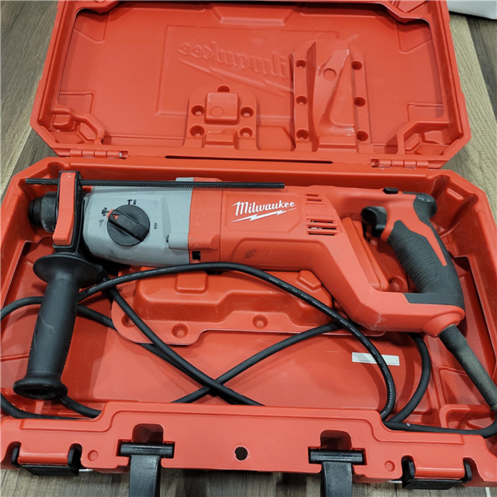 AS-IS Milwaukee 1 in. SDS Plus D-Handle Rotary Handle w/ Case