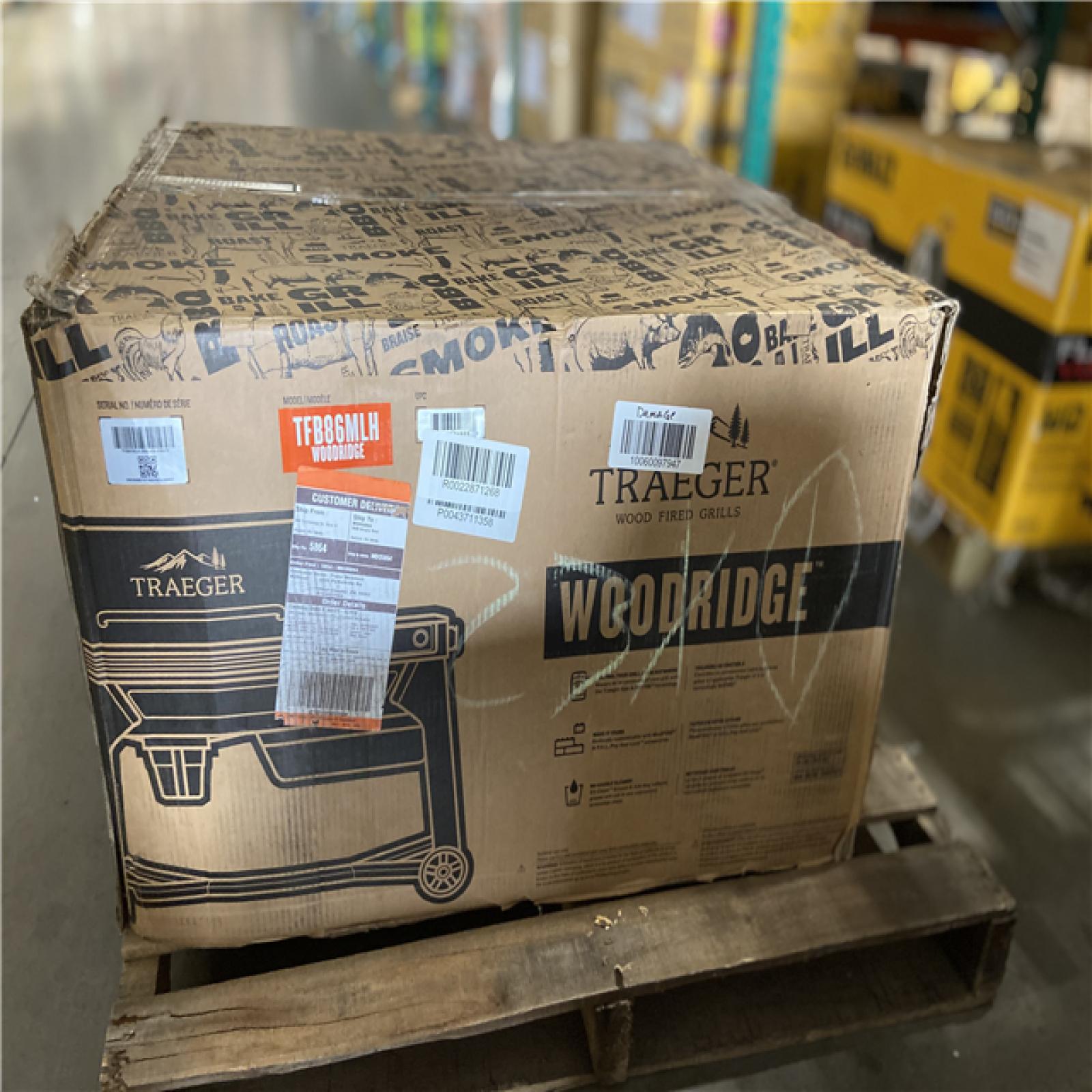 DALLAS LOCATION - Traeger Woodridge Wi-Fi Pellet Grill and Smoker in Black