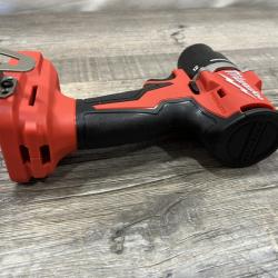 AS-IS Milwaukee 18V Lithium-Ion Brushless Cordless 1/2 in. Compact Drill/Driver Kit