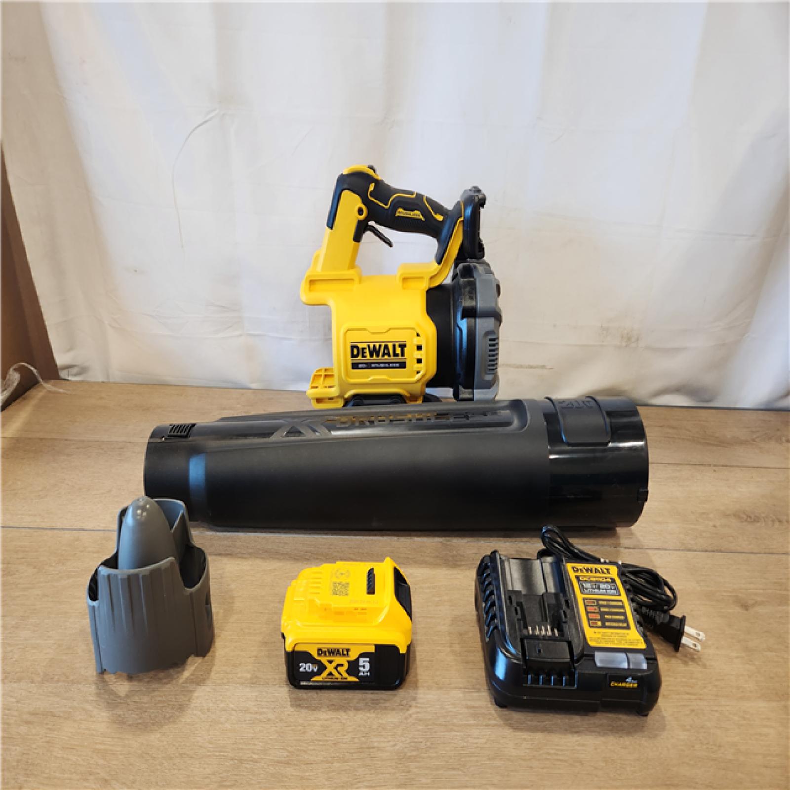 AS-IS- DEWALT 20V MAX* XR Brushless Cordless Handheld Blower Kit