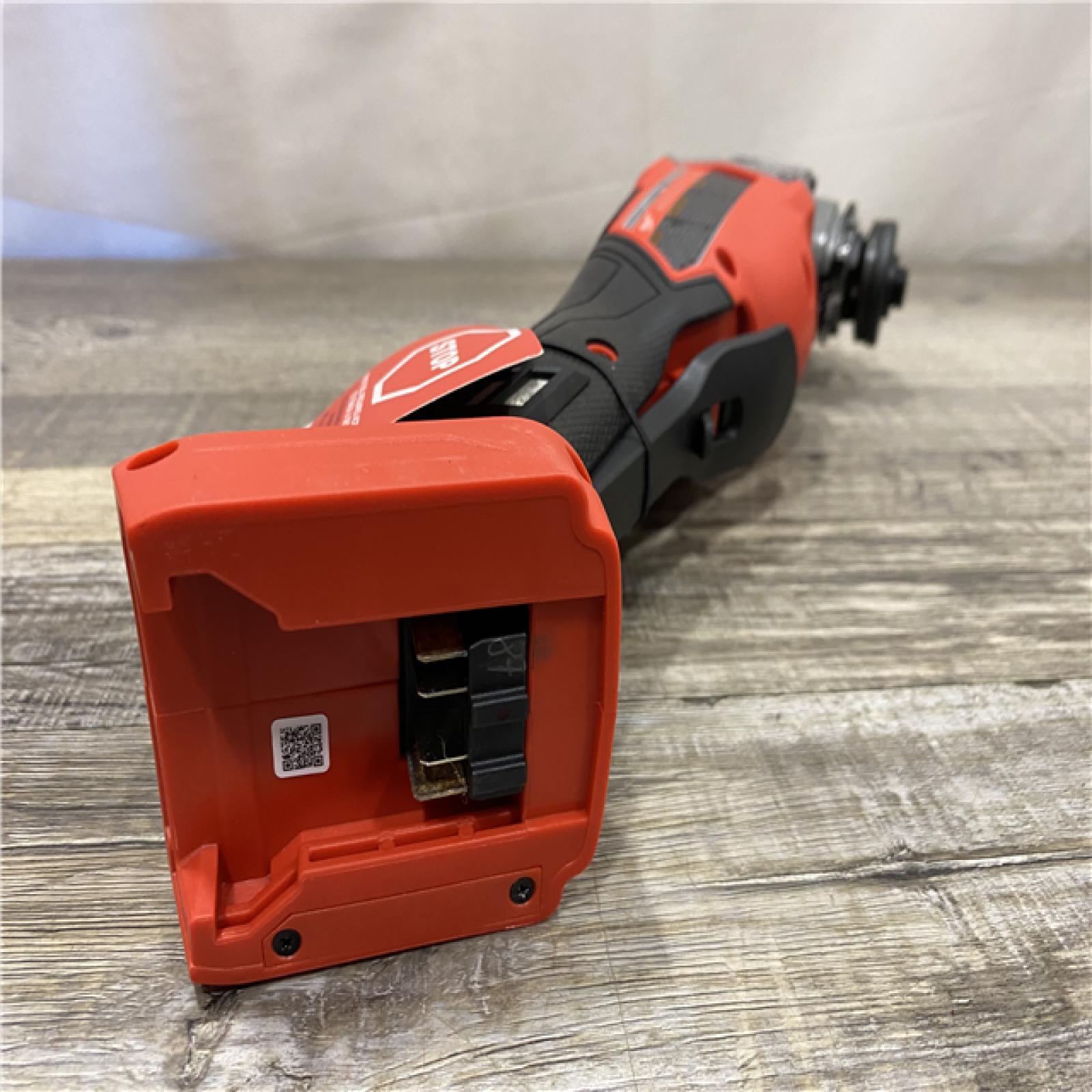 AS-IS Milwaukee FUEL 18-Volt Lithium-Ion Brushless Cordless 7 in. Braking Grinder with Variable Speed and Paddle Switch (Tool-Only)