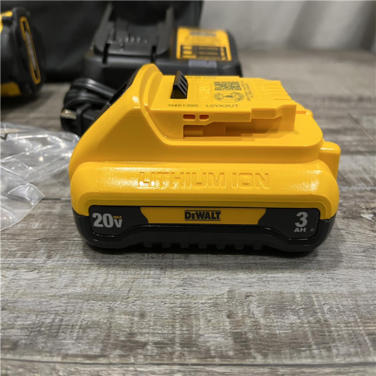 LIKE NEW - DEWALT ATOMIC 20V Cordless 1/2 in. Compact Hammer Drill Kit
