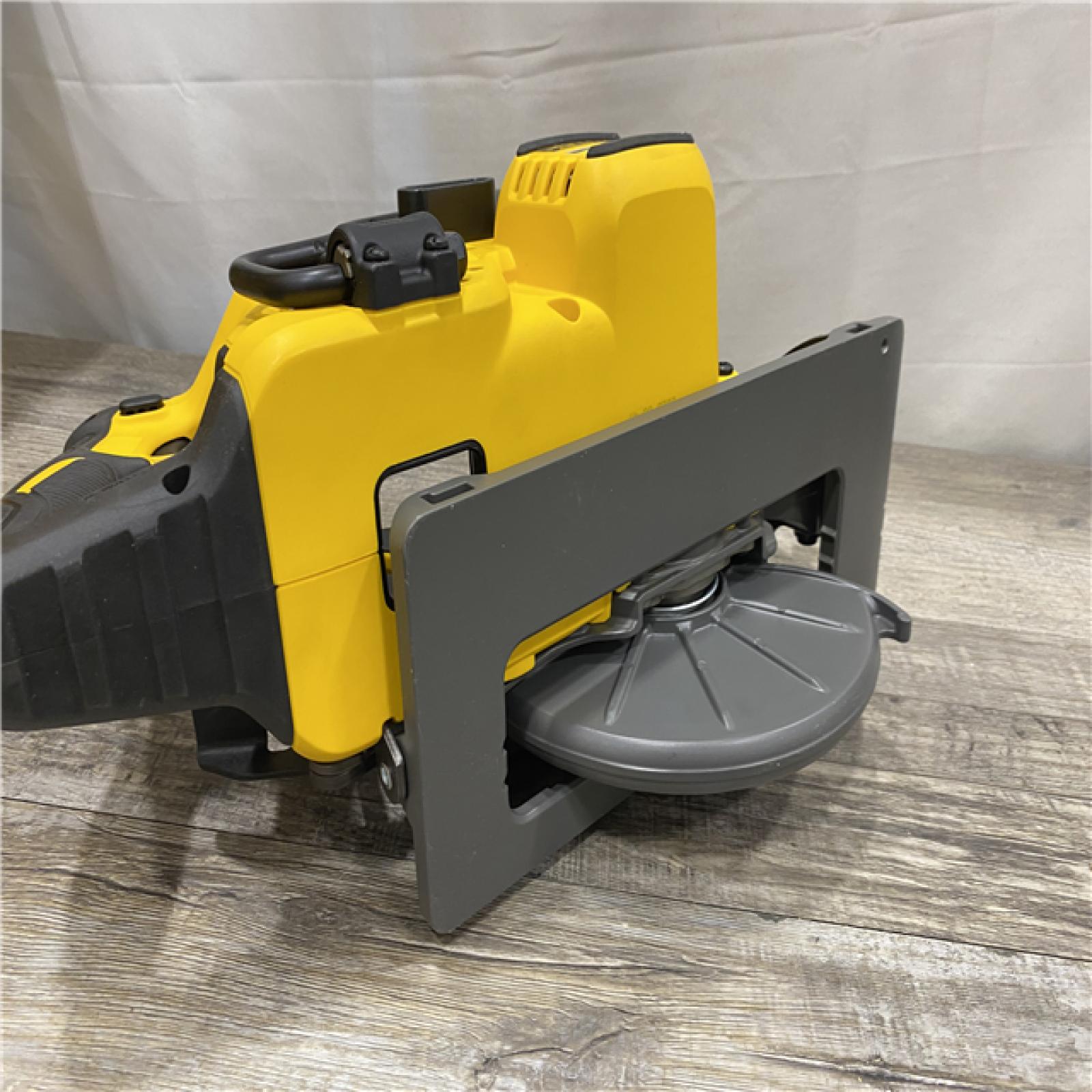 AS-IS DEWALT FLEXVOLT 60V MAX Cordless Brushless 7-1/4 in. Wormdrive Style Circular Saw (Tool Only)