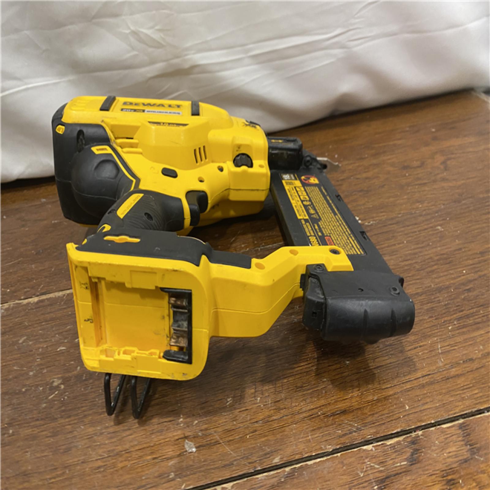 AS-IS DEWALT 20V MAX XR 18 Gauge Brad Nailer Kit