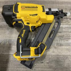 AS-IS DEWALT 20-Volt 30° Cordless Framing Nailer Kit
