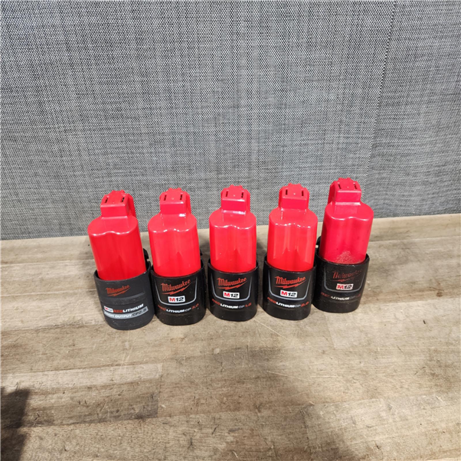 HOUSTON LOCATION - AS-IS MILWAUKEE BATTERY PACK QTY - 15