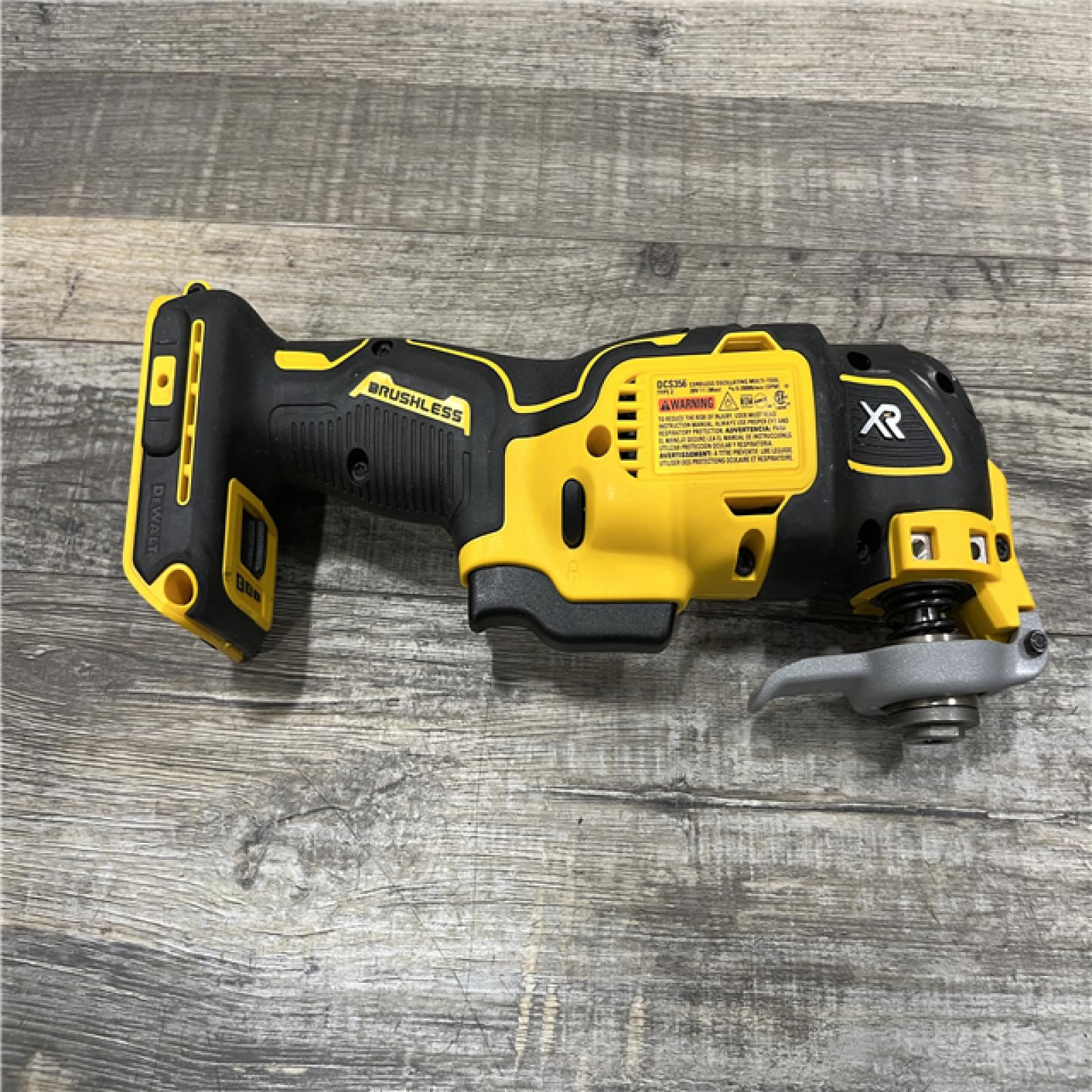 AS-IS DEWALT 20V MAX XR Cordless Brushless 3-Speed Oscillating Multi Tool Kit