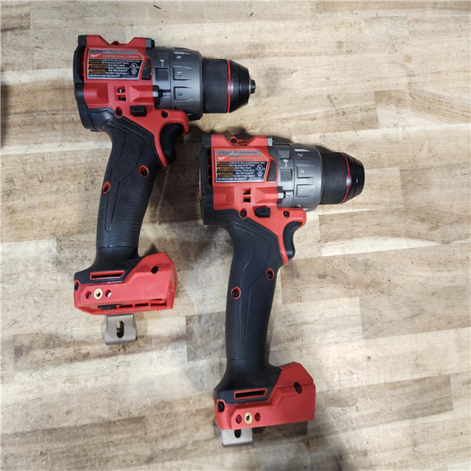 HOUSTON LOCATION - AS-IS MILWAUKEE 2 TOOL COMBO KIT W/ (2) BATTERY & CHARGER