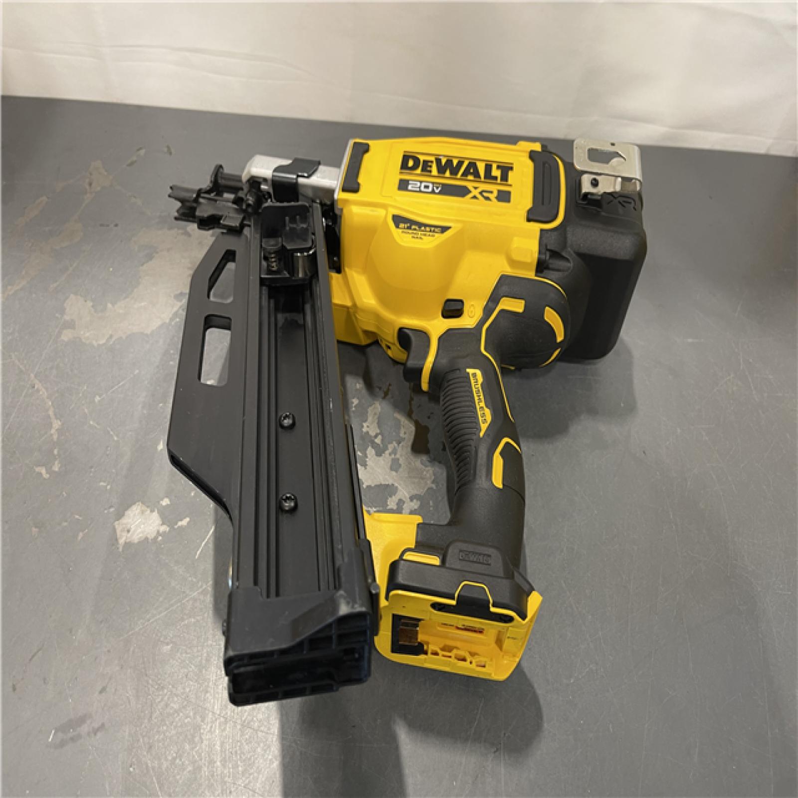 AS-IS - DEWALT 20-Volt 21° Cordless Framing Nailer
