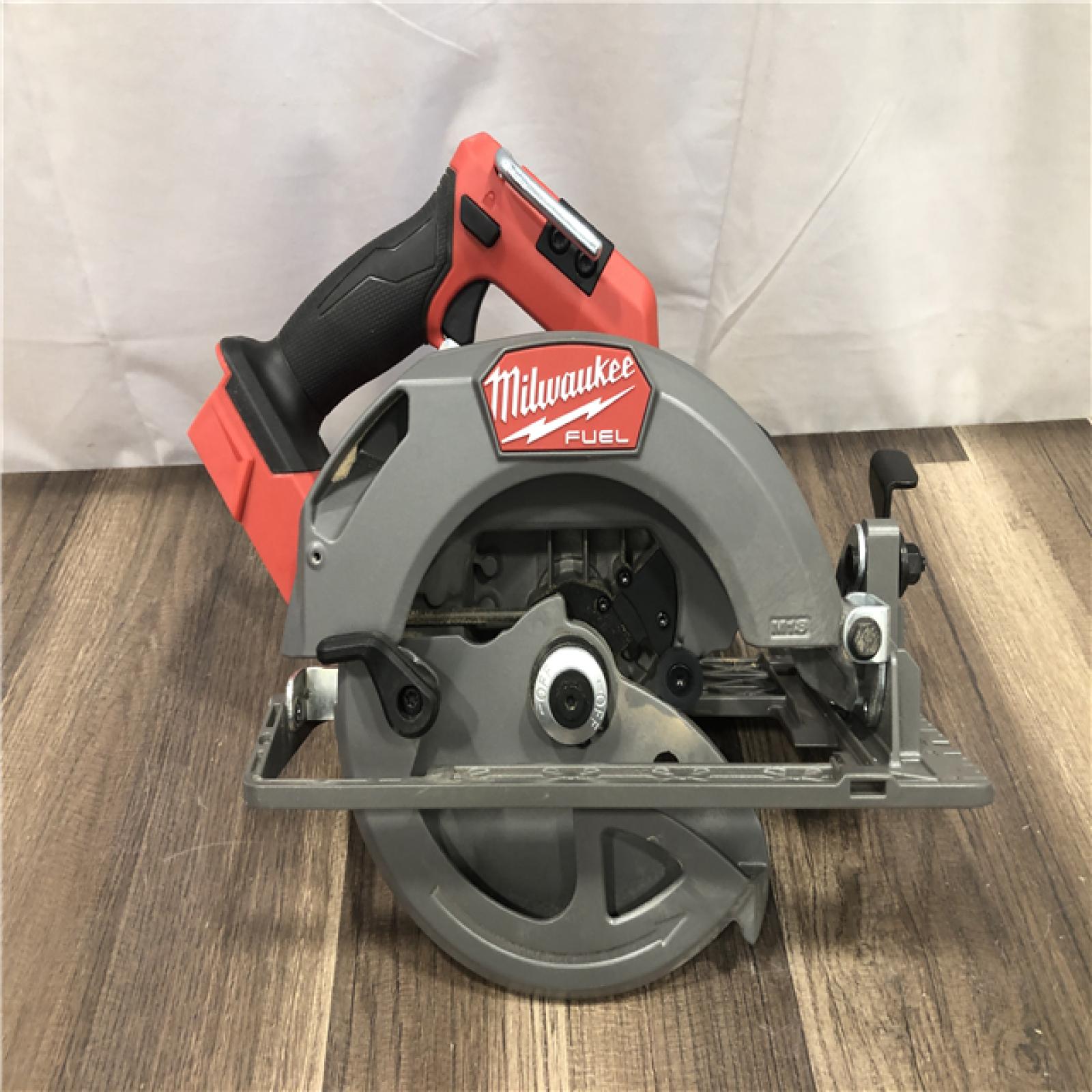 AS-IS Milwaukee FUEL 18V Lithium-Ion Brushless Cordless 7-1/4 in. Circular Saw (Tool-Only)