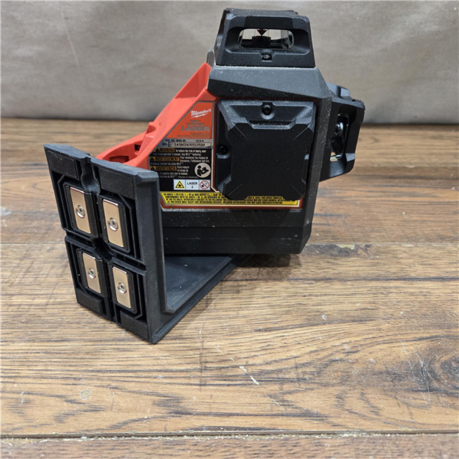AS-IS Milwaukee-3632-21 M12 Green Beam Laser 360° 3-Plane Kit