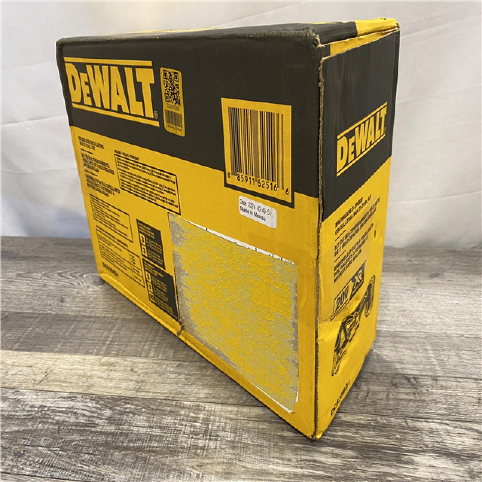 NEW - DEWALT 20V MAX XR Cordless Brushless 3-Speed Oscillating Multi Tool Kit
