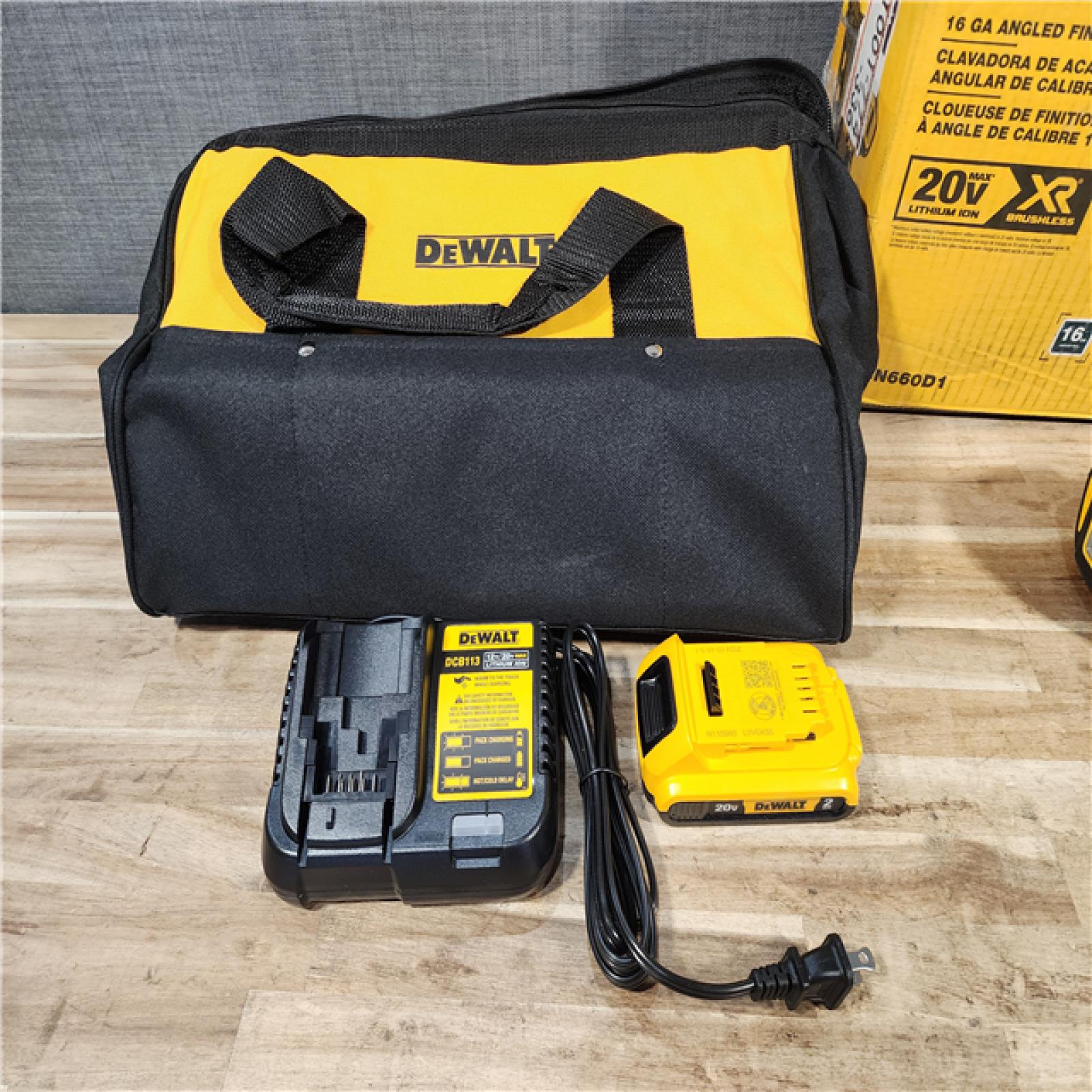 HOUSTON LOCATION - AS-IS DEWALT 20V MAX XR 16-Gauge Electric Cordless Angled Finishing Nailer Kit