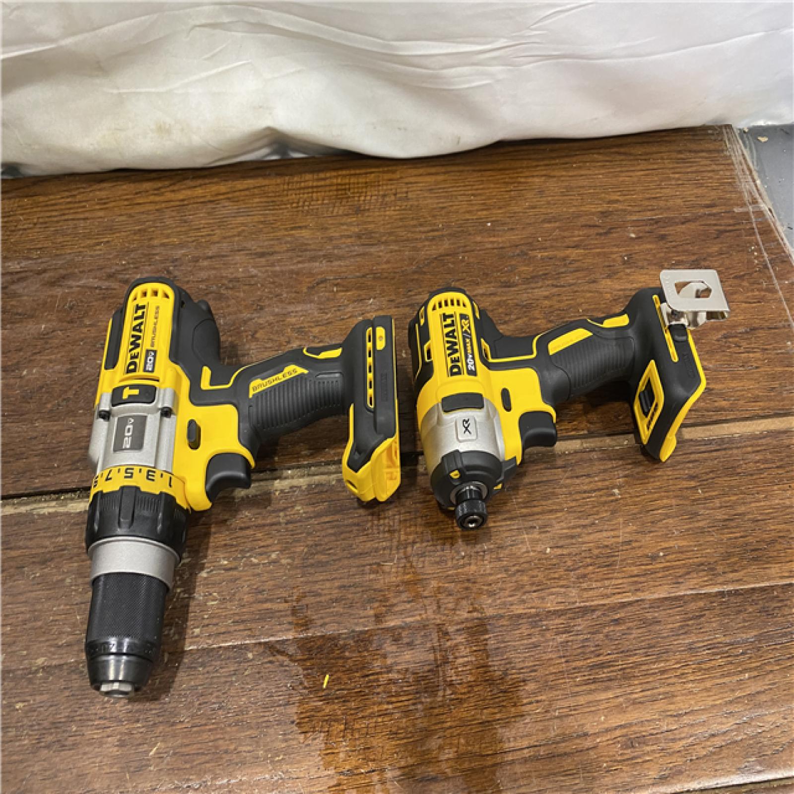 AS-IS DEWALT 20V MAX Cordless Brushless Hammer Drill/Driver 2 Tool Combo Kit with FLEXVOLT ADVANTAGE