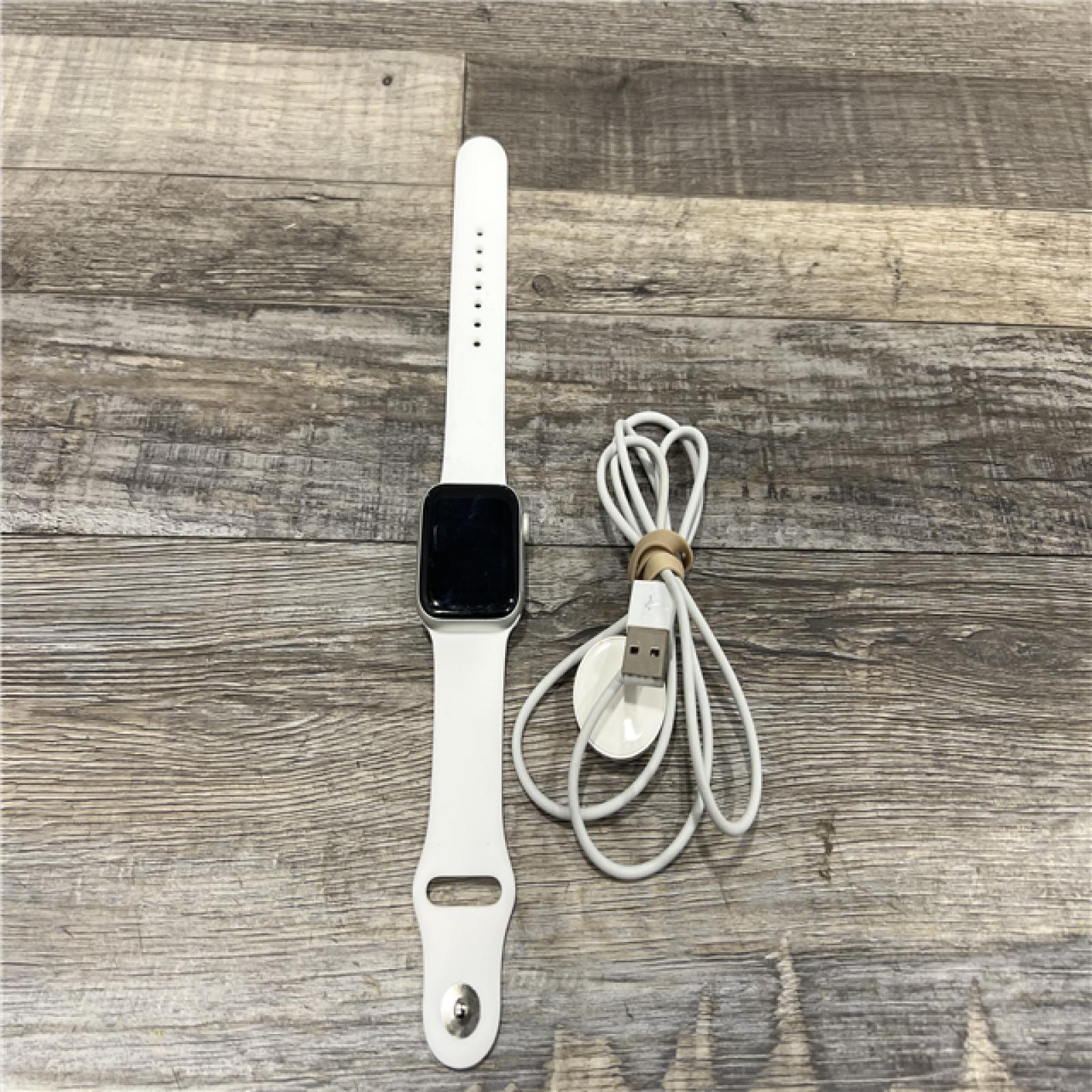 AS-IS Apple Watch SE Aluminum Case - Starlight 40MM (GPS-LTE)