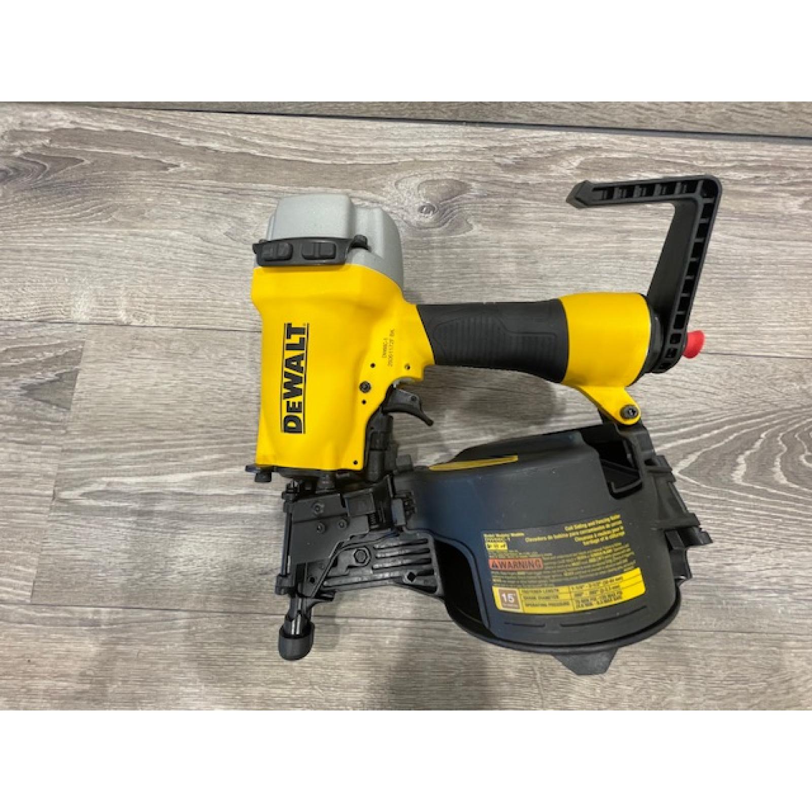 AS-IS DEWALT DW66C-1 2-1/2 Inch 15 Degree Coil Siding and Fencing Nailer