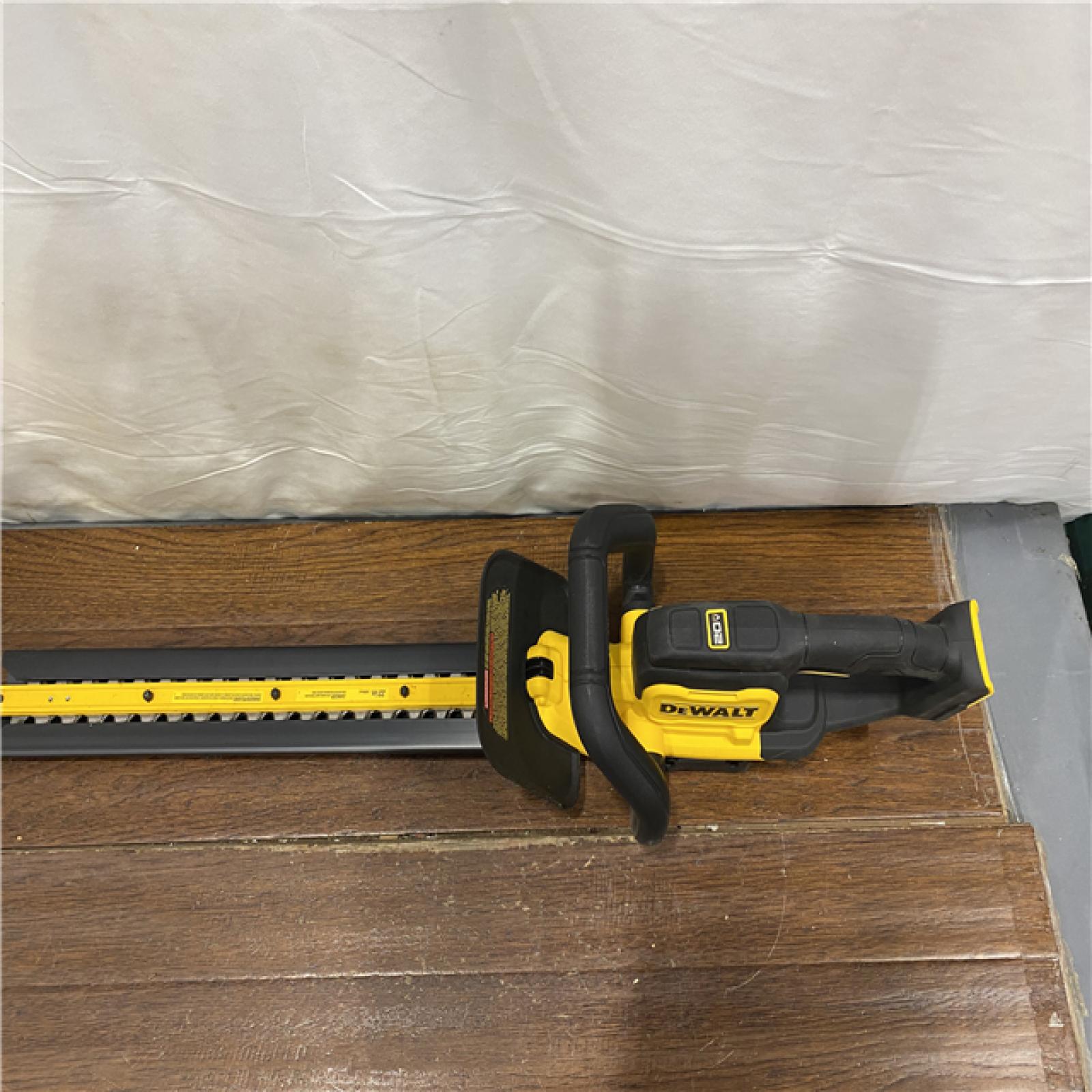 AS-IS DEWALT 20V MAX 22 Cordless Hedge Trimmer