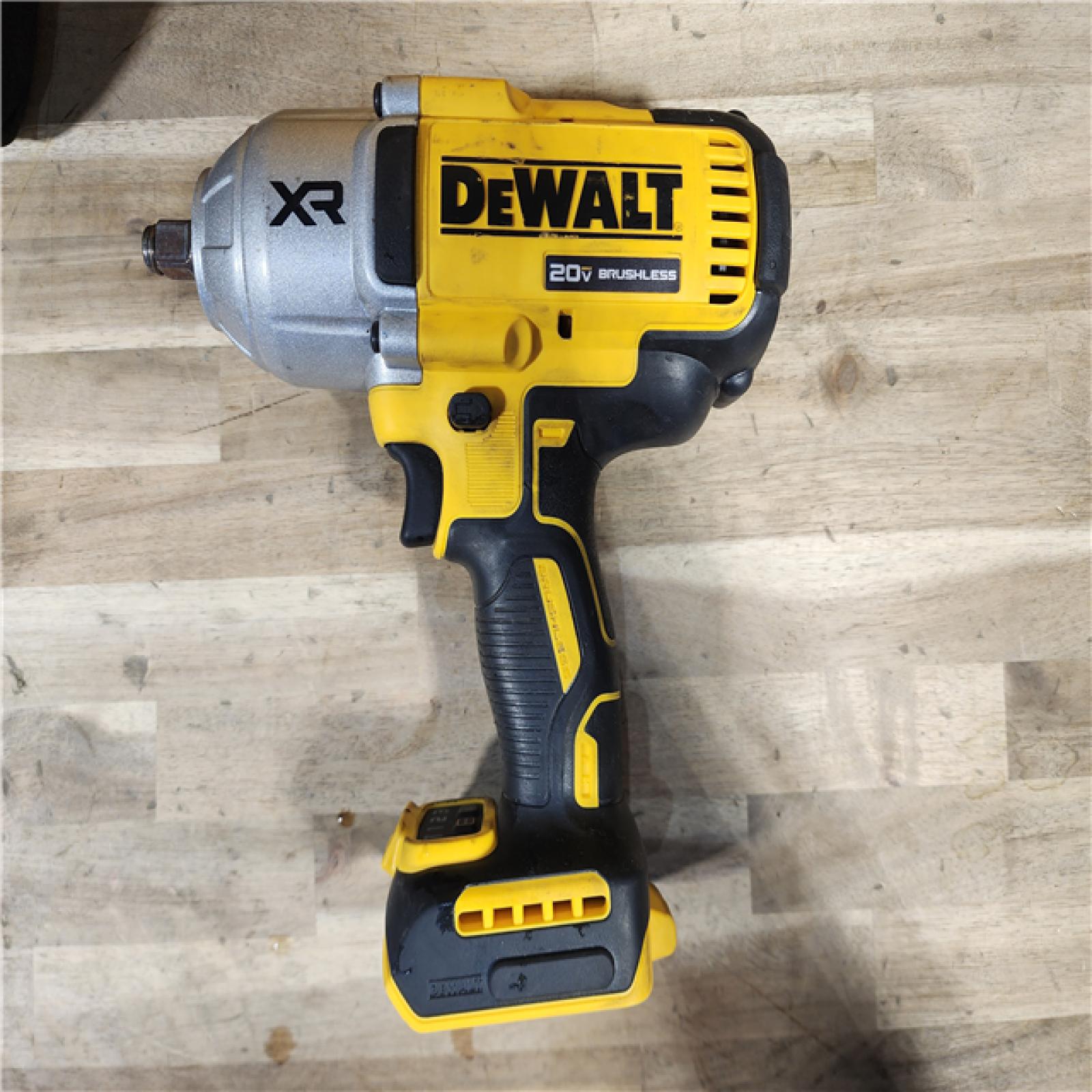HOUSTON LOCATION - AS-IS Dewalt 20V MAX Lithium-Ion Cordless 1/2 in. Impact Wrench Kit W/ BATTERY & CHARGER