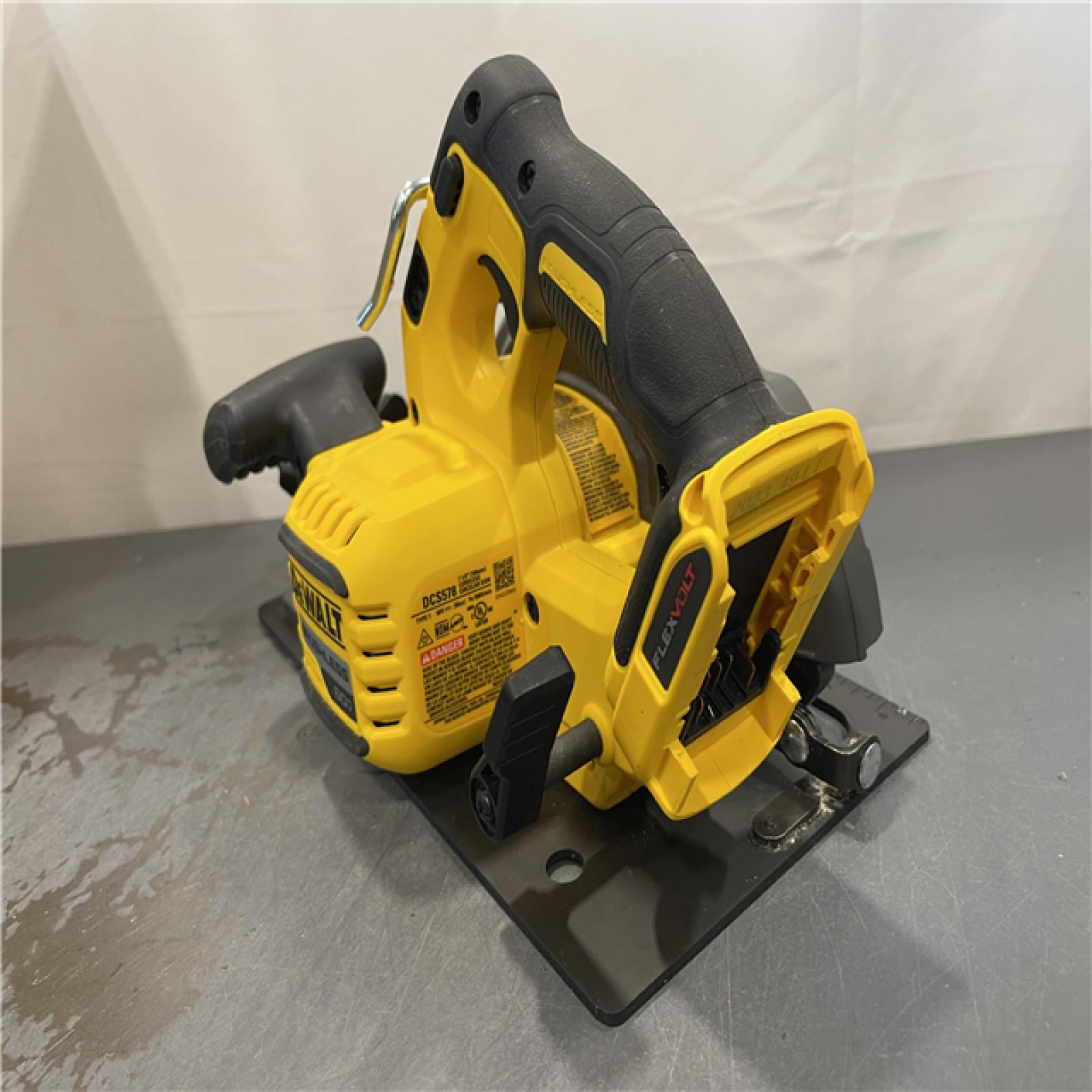 AS-IS - DeWALT FLEXVOLT 60V MAX Cordless Brushless 7-1/4 in. Circular Saw with Brake