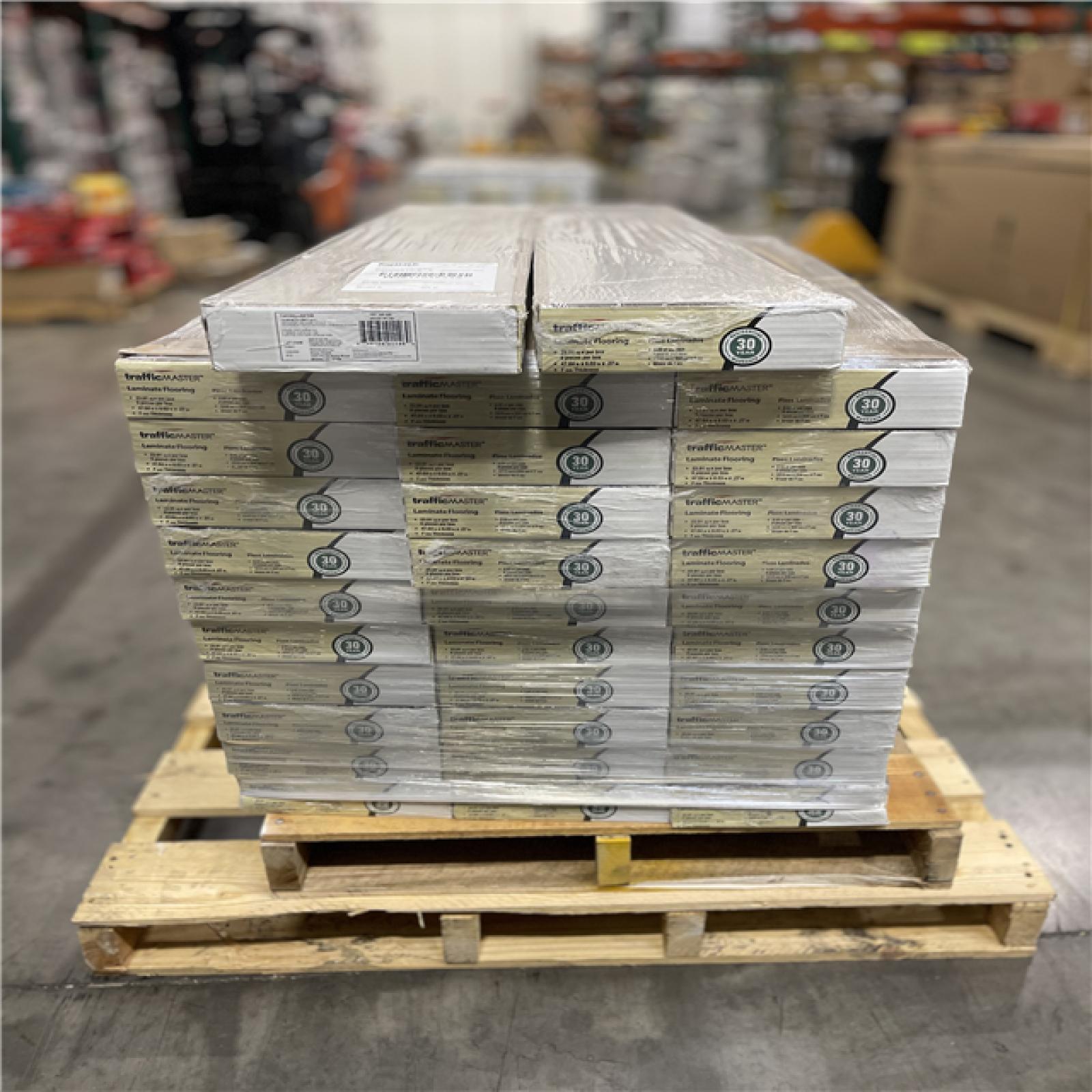 DALLAS LOCATION - TrafficMaster Camden Lake Oak 7 mm T x 8 in. W Laminate Wood Flooring PALLET-(35 CASES)