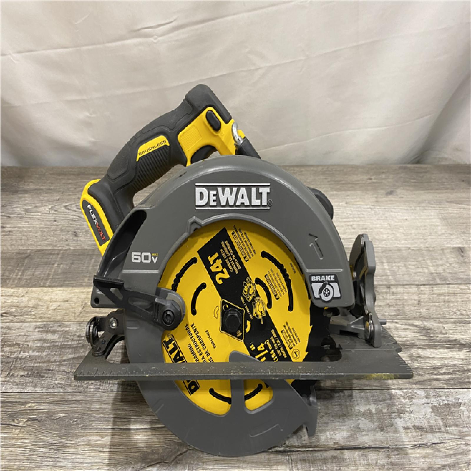 AS-IS DEWALT FLEXVOLT 60V MAX Cordless Brushless 7-1/4 in. Circular Saw with Brake (Tool Only)