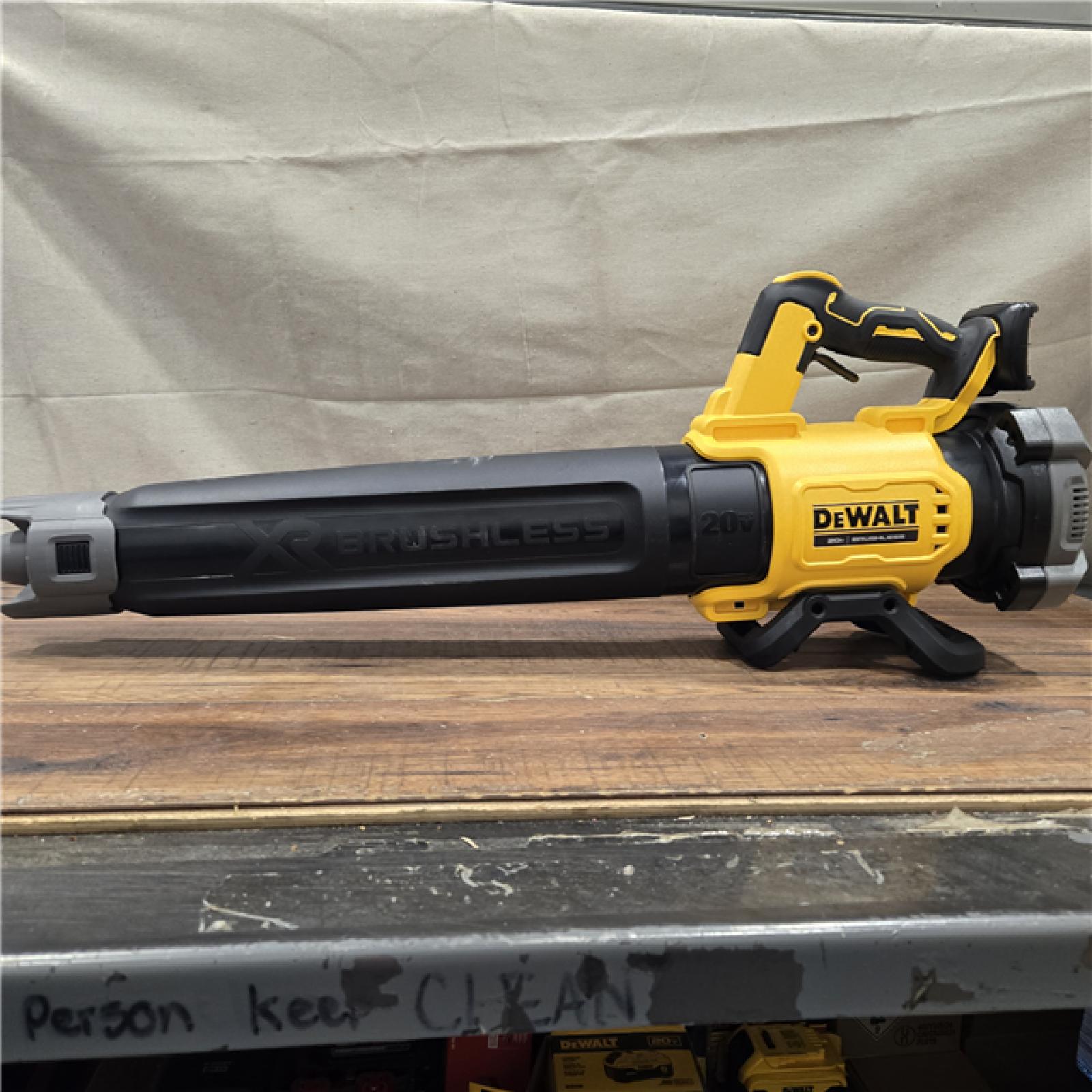 AS-IS DEWALT 20V MAX Brushless Cordless Handheld Axial Leaf Blower Kit
