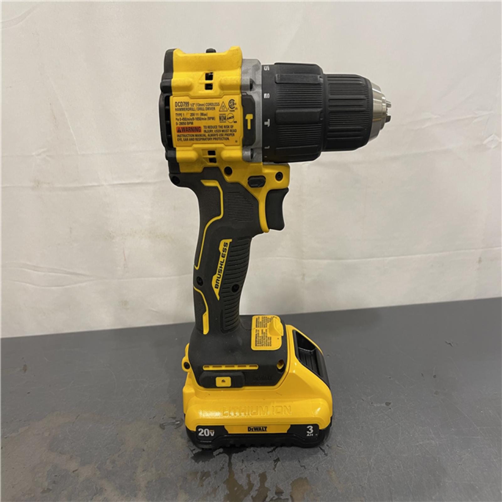 AS-IS - DEWALT ATOMIC 20V Cordless 1/2 in. Compact Hammer Drill Kit