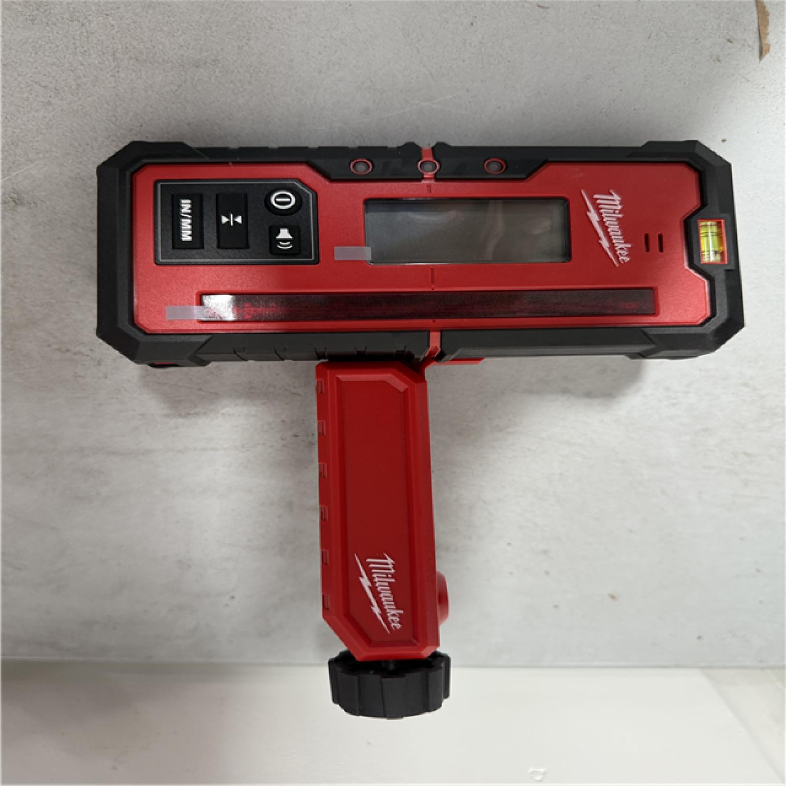 CALIFORNIA AS-IS Milwaukee M18 Red Exterior Rotary Laser Level Kit, includes (1) Battery & Charger: Appears in Like New Condition
