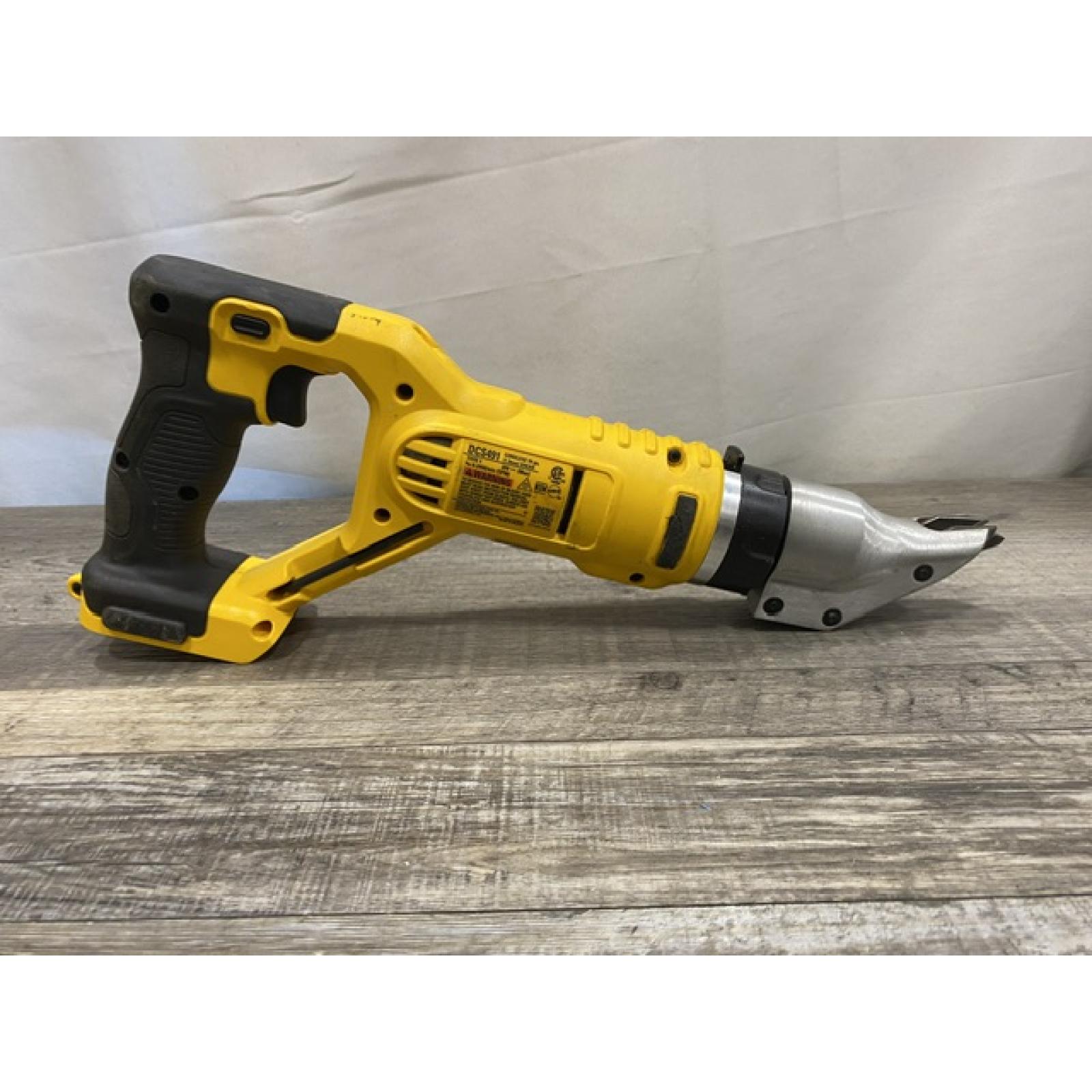 AS-IS DEWALT 20V MAX Cordless 18-Gauge Swivel Head Shears (Tool Only)
