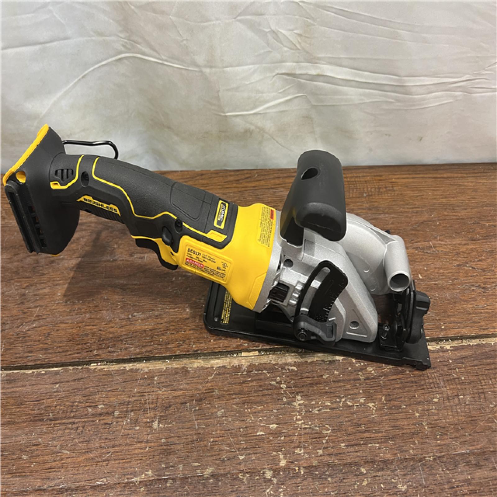 AS-IS DEWALT ATOMIC 20V MAX Cordless Brushless 4-1/2 in. Circular Saw (Tool Only)
