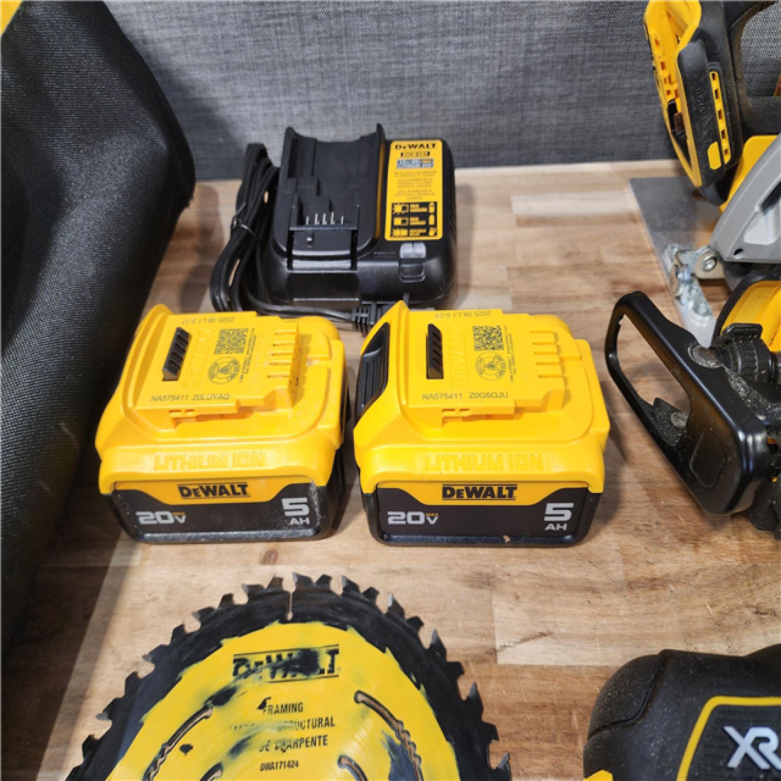 HOUSTON LOCATION - AS-IS DEWALT 20V Lithium-Ion Cordless 5-Tool Combo Kit