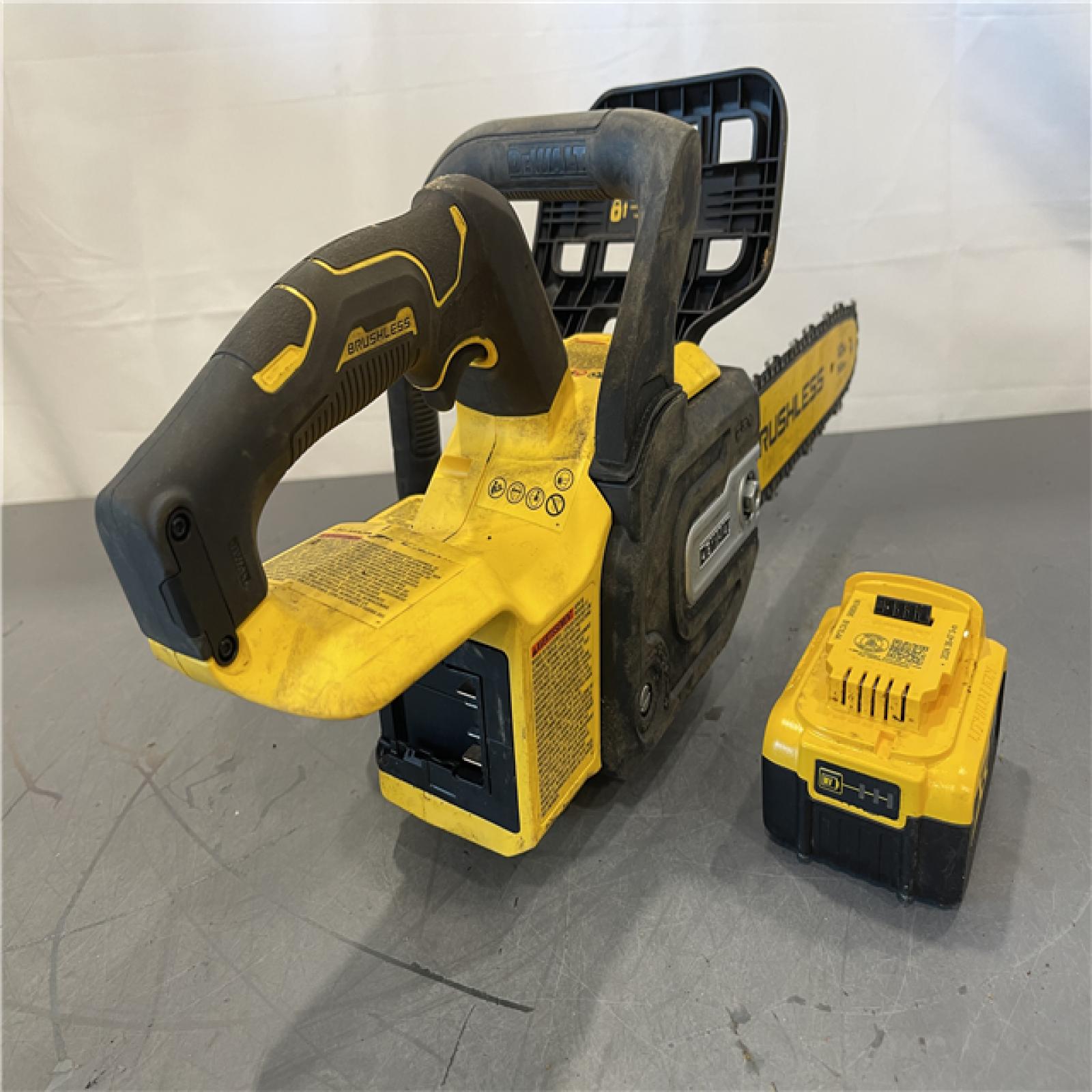 AS-IS - DEWALT 20V MAX Compact 12 Brushless Cordless Chainsaw Kit