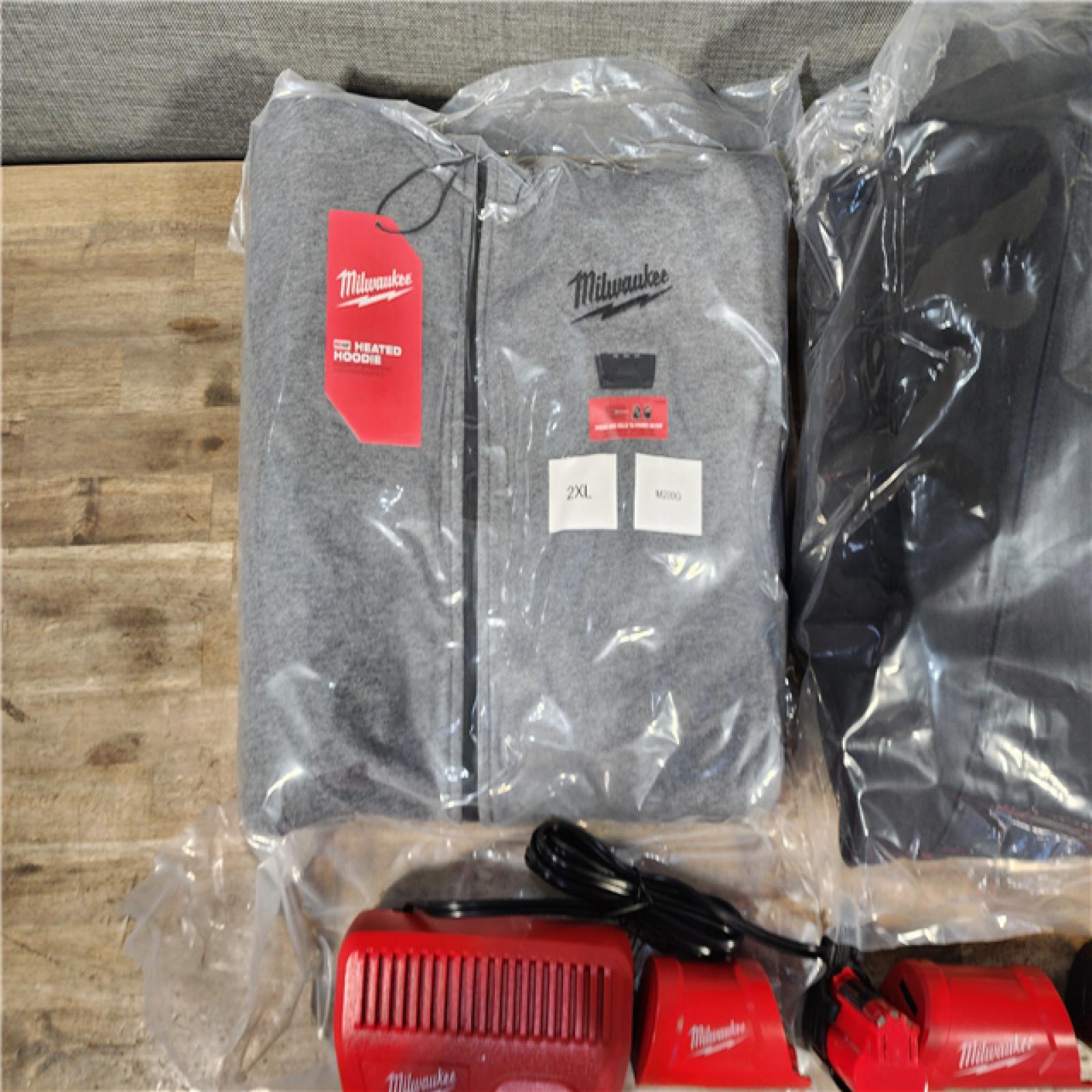 HOUSTON LOCATION - AS-IS MILWAUKEE 2 HEATED CLOTHING COMBO KIT