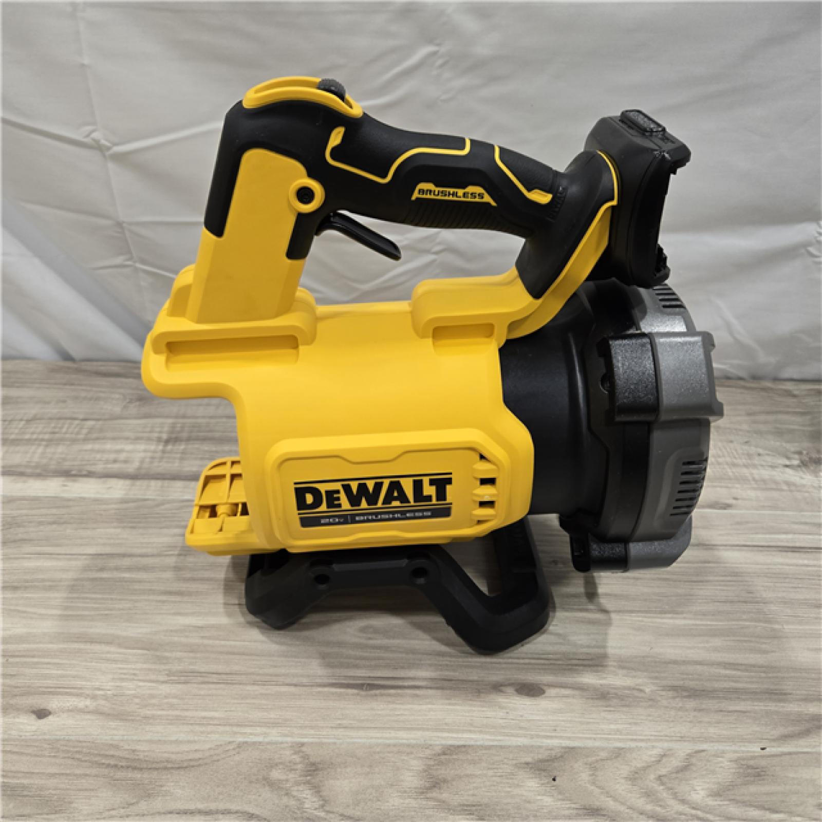 AS-IS DeWalt Brushless Cordless Battery Powered Handheld Leaf Blower KIT