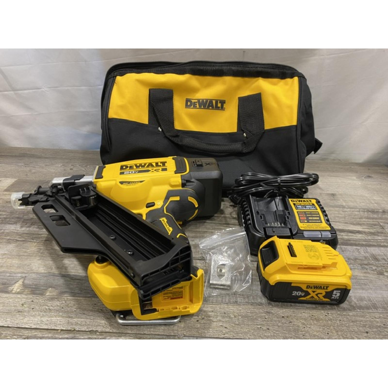 AS-IS DEWALT 20-Volt 30° Cordless Framing Nailer Kit