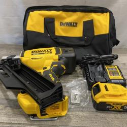 AS-IS DEWALT 20-Volt 30° Cordless Framing Nailer Kit